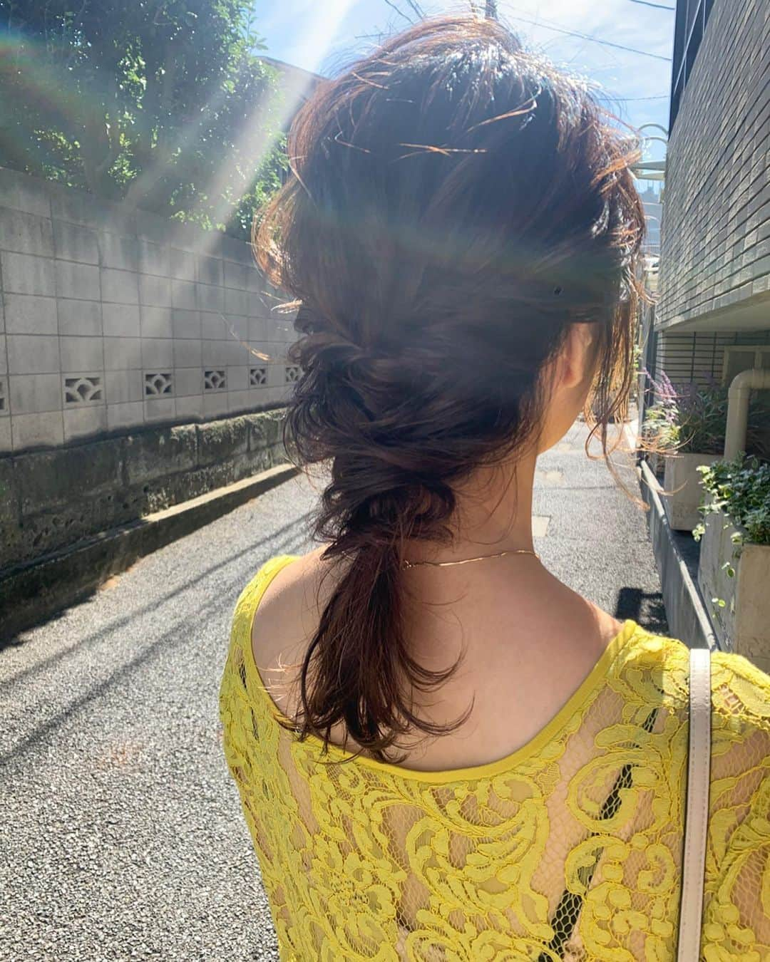 YU-U（工藤由布）さんのインスタグラム写真 - (YU-U（工藤由布）Instagram)「♡party hair♡ もうほんとトークが面白すぎて飲んでる横でずっと喋っててほしい🤣🤣🤣 低めにゆるっとアレンジでいってらっしゃい👋🏻 ・・・ #ヘアアレンジ #uアレンジ #ミディアムアレンジ #hairarrange #結婚式 #パーティーアレンジ #お呼ばれヘア #wedding #weddinghair #partyhair #bridalhair」10月5日 19時16分 - nyan22u22nyan