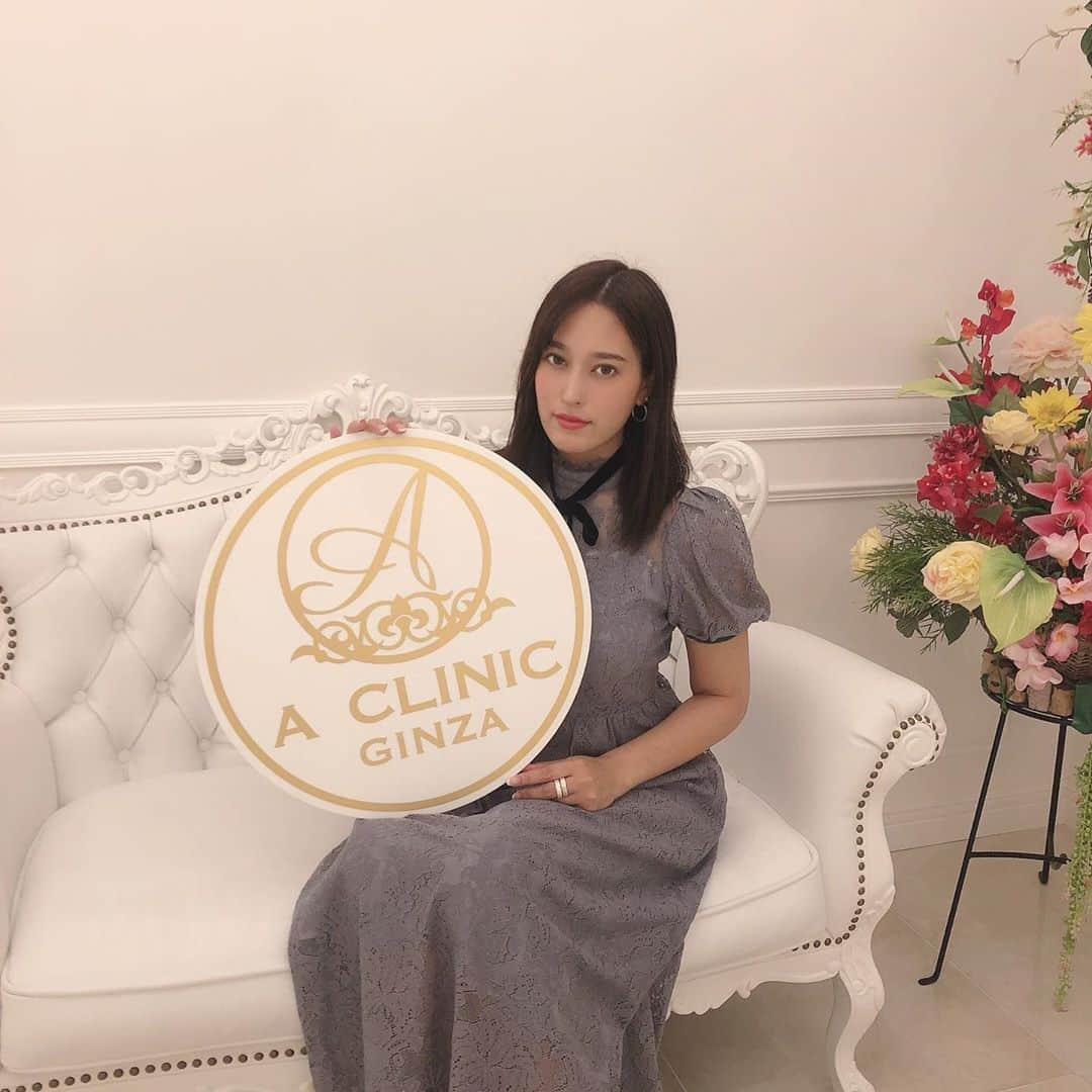 平田梨奈さんのインスタグラム写真 - (平田梨奈Instagram)「@a_clinic_ginza で #ハイドラジェントル を受けました💙 お肌に負担をかけずに水流の力で余分な皮脂や角質を取り除いて透明感あふれる潤い美肌にしてくれる機会なの😊終わったあとお肌はもちもちで毛穴の汚れも綺麗になりました✨ @dr.komatsu_rui さんありがとうございました！ #毛穴ケア #aclinic #aclinic銀座 #美容 #小顔 #美肌 #美容外科 #美容皮膚科 #美容クリニック #小松塁」10月5日 19時27分 - hirari_official