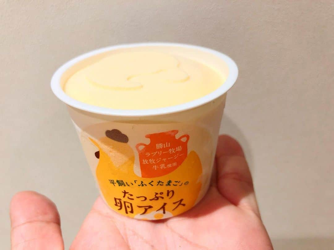 朝日光輝さんのインスタグラム写真 - (朝日光輝Instagram)「昨日お客様から頂いた🍨✨ 美味しかったですぅ〜🤤🤤🤤 ありがとうございました🙏✨ * * * * * * * * * #ふくたまごのたっぷり卵アイス#平飼い#アイス#アイス🍨#🍨#アイスおじさん#美味しいアイス#差し入れ#頂き物#お客様から#ありがとうござます#🙇‍♂️#🙏」10月5日 19時36分 - mitsuteru_asahi