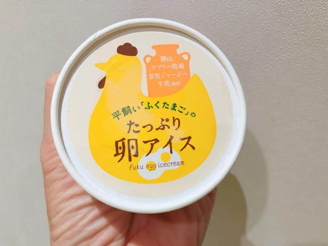 朝日光輝さんのインスタグラム写真 - (朝日光輝Instagram)「昨日お客様から頂いた🍨✨ 美味しかったですぅ〜🤤🤤🤤 ありがとうございました🙏✨ * * * * * * * * * #ふくたまごのたっぷり卵アイス#平飼い#アイス#アイス🍨#🍨#アイスおじさん#美味しいアイス#差し入れ#頂き物#お客様から#ありがとうござます#🙇‍♂️#🙏」10月5日 19時36分 - mitsuteru_asahi