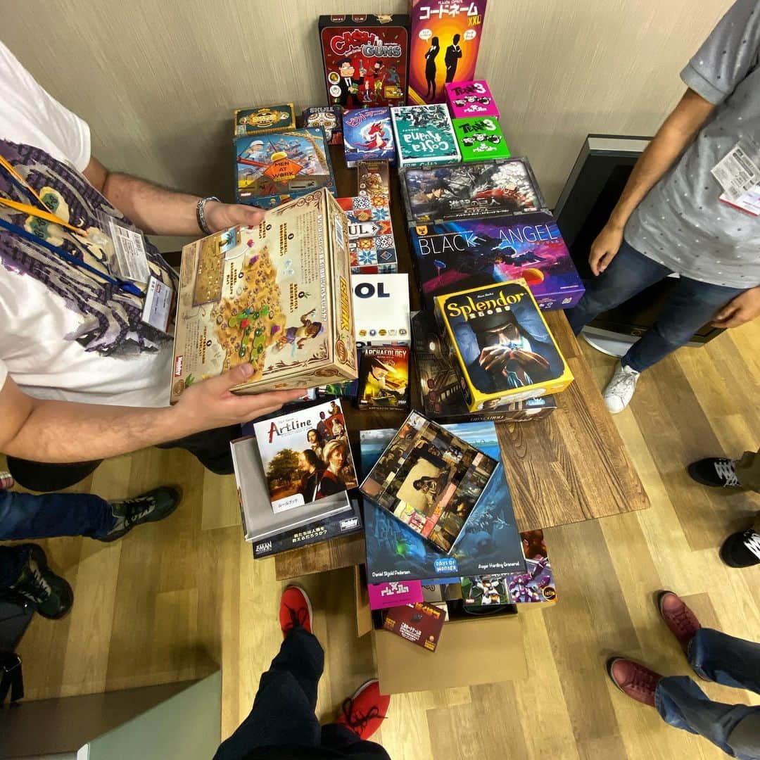 森田繁のインスタグラム：「ボードゲームに溺れる至福の時間。発売前の新作までも！」
