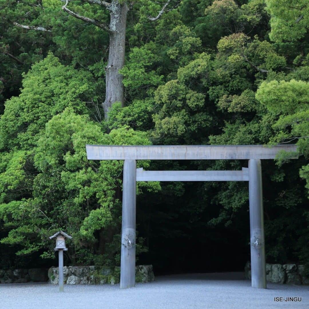 伊勢神宮さんのインスタグラム写真 - (伊勢神宮Instagram)「#伊勢神宮 #神宮 #神社 #心のふるさと #外宮 #参道 #鳥居 #ISEJINGU #JINGU #SOUL_of_JAPAN #Japan #Jinja #Shinto #Geku #torii」10月5日 11時00分 - isejingu.official