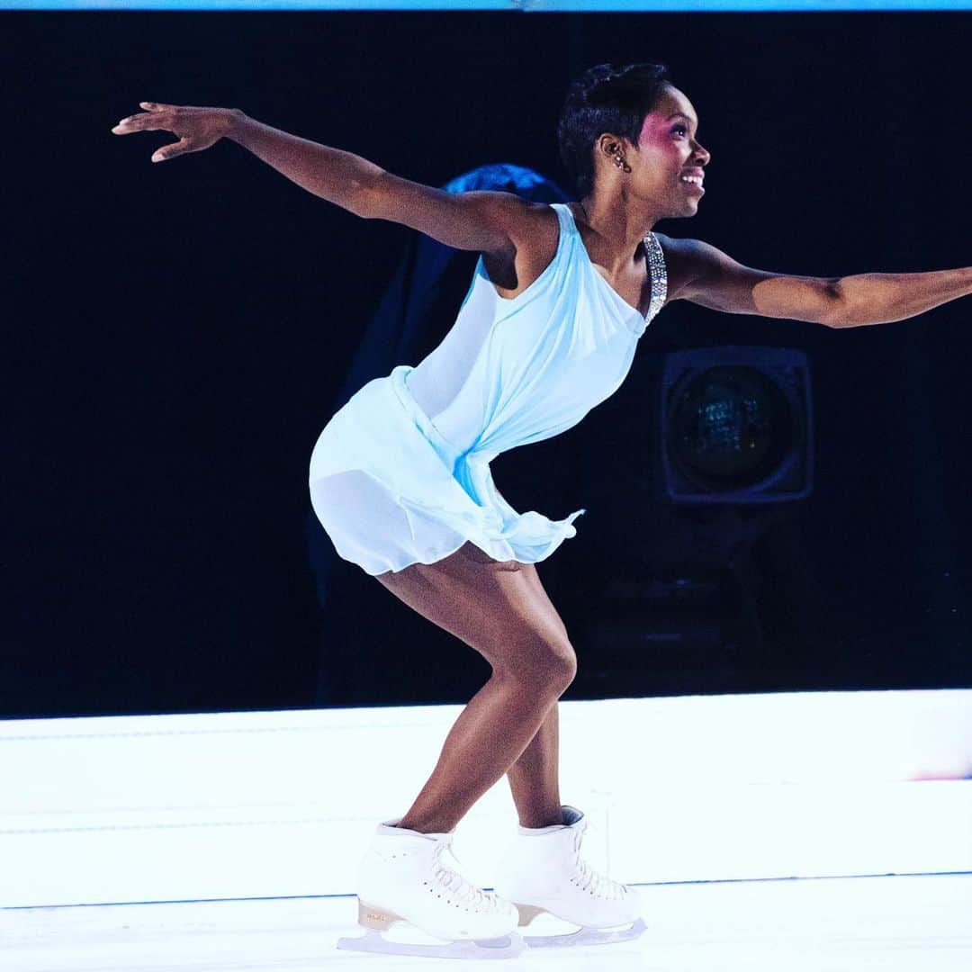 ヴァネッサ・ジェームスのインスタグラム：「Thank you @insight.productions and @cbcbattle for giving me this opportunity to skate for my charity @alzheimerbc!  I am PROUD and honored to say that we are receiving a donation of $12,500 for Alzheimer’s and Dementia awareness and research in finding a cure!!! 💪🤗 I am so excited to continue my collaboration with @alzheimerbc .  Please feel free to continue to donate or check out their website!  Thanks to all the people behind the scenes that made all of this possible! ❤️ @feelingmathieucaron @justyna101 @_makeupmeli @jenelle.greene @amyjanisse @ty_myles MichaelSeibert RoberPaxton PaulMartini and everyone on the BOTB Crew! ❤️」