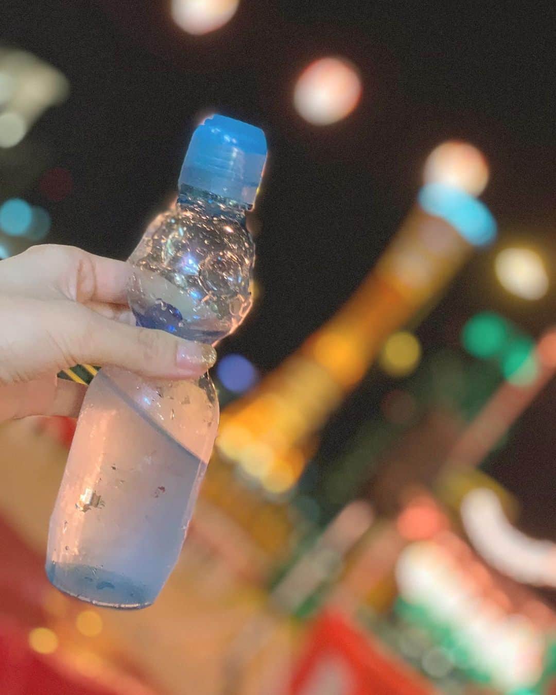 八木沙季のインスタグラム：「💘💘 . 昨日は神戸ハーバーランドで和フェスタでした！ 景色最高なところでライブできて めっちゃくちゃ気持ちよかったです☺️☺️ ラムネ買ったよ💙 めっちゃ良い写真撮れた🥺💗 . #神戸ハーバーランド  #お祭り  #ラムネ  #iphonexs  #ポートレート機能」