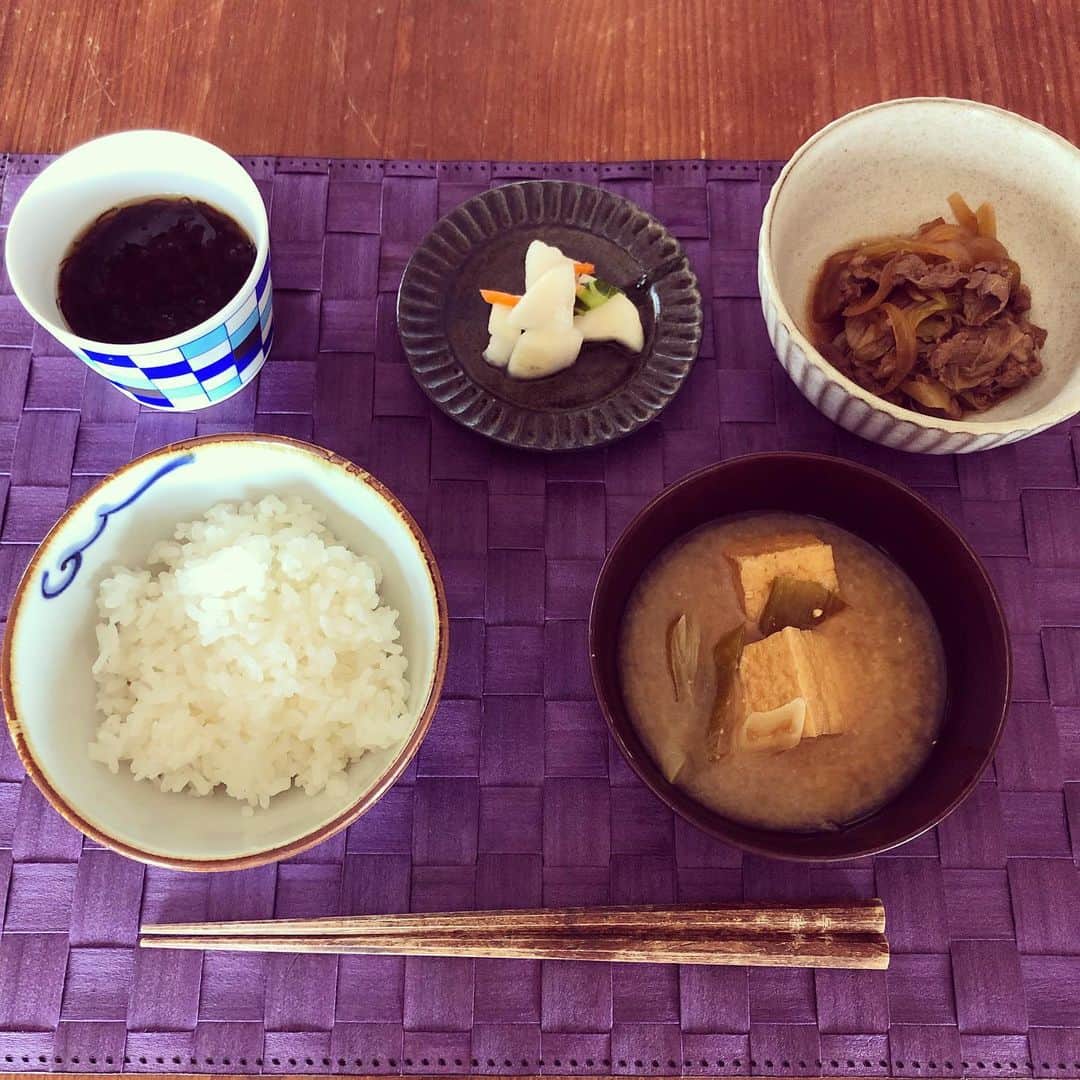 千秋さんのインスタグラム写真 - (千秋Instagram)「色々なことがあって8時間運転して帰宅。一足先に帰っていた #mychef🍳 がわたし達の今一番食べたい素朴な和食を用意してくれてました。美味しい。感謝。  #千秋インテリア」10月5日 12時06分 - chiaki77777