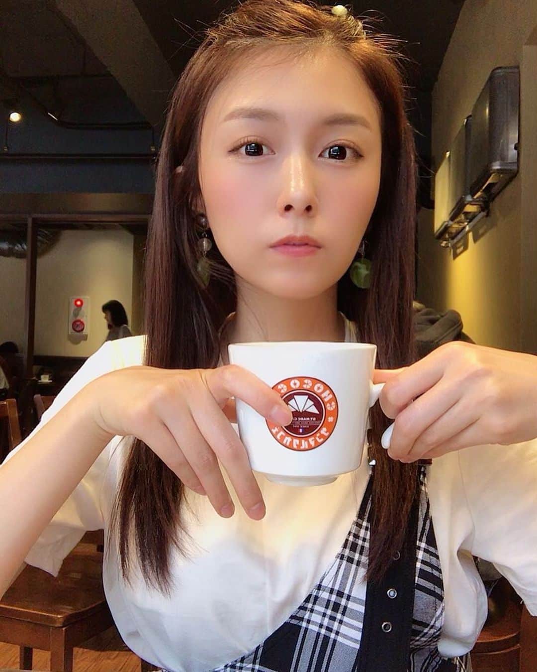 麻衣愛さんのインスタグラム写真 - (麻衣愛Instagram)「10月なのに毎日暑いね☀️ でも、カフェは涼しいからあたたかいの飲みます☺️💓 #ゆず茶 #サンマルクカフェ #カフェ #打ち合わせ #cafe #aulaaila」10月5日 12時18分 - maiaiii_0814