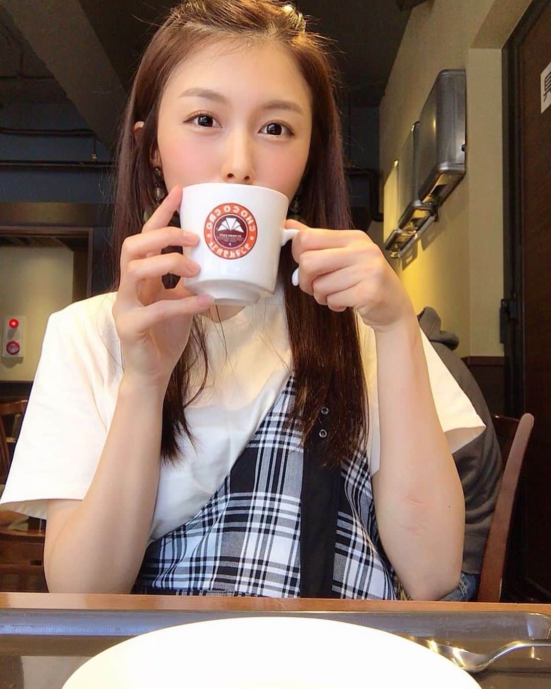 麻衣愛さんのインスタグラム写真 - (麻衣愛Instagram)「10月なのに毎日暑いね☀️ でも、カフェは涼しいからあたたかいの飲みます☺️💓 #ゆず茶 #サンマルクカフェ #カフェ #打ち合わせ #cafe #aulaaila」10月5日 12時18分 - maiaiii_0814