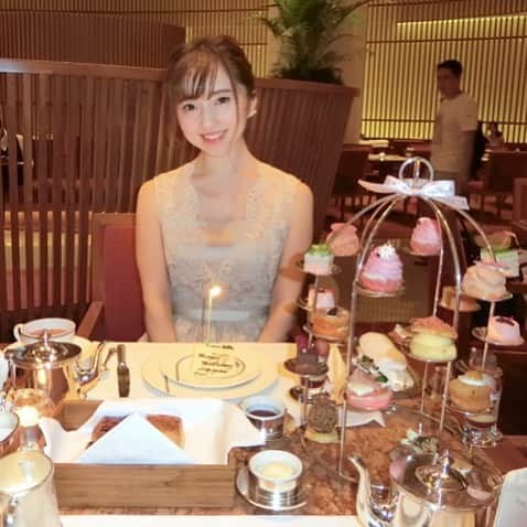 早川愛さんのインスタグラム写真 - (早川愛Instagram)「お誕生日のお祝いをしてもらいました💗💗💗 私の好きなピンクの薔薇もありがとう🌹💕💕 ジャムたべるのたのしみ😋 ご馳走様でした✨✨✨ ・ ・ ・  #お誕生日 #お誕生日プレゼント  #バースデーアフタヌーンティー #mybirthday  #happybirthday  #birthdaypresent」10月5日 12時11分 - megumegu_1006