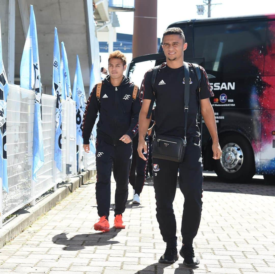 横浜F・マリノスさんのインスタグラム写真 - (横浜F・マリノスInstagram)「🏟🚌﻿ #fmarinos #jleague #Jリーグ #アンジェポステコグルー #angepostecoglou #boss #エリキ #erik #ティーラトン #theerathon #扇原貴宏 #伊藤槙人 #チアゴマルチンス #thiago #広瀬陸斗」10月5日 12時36分 - yokohamaf.marinos