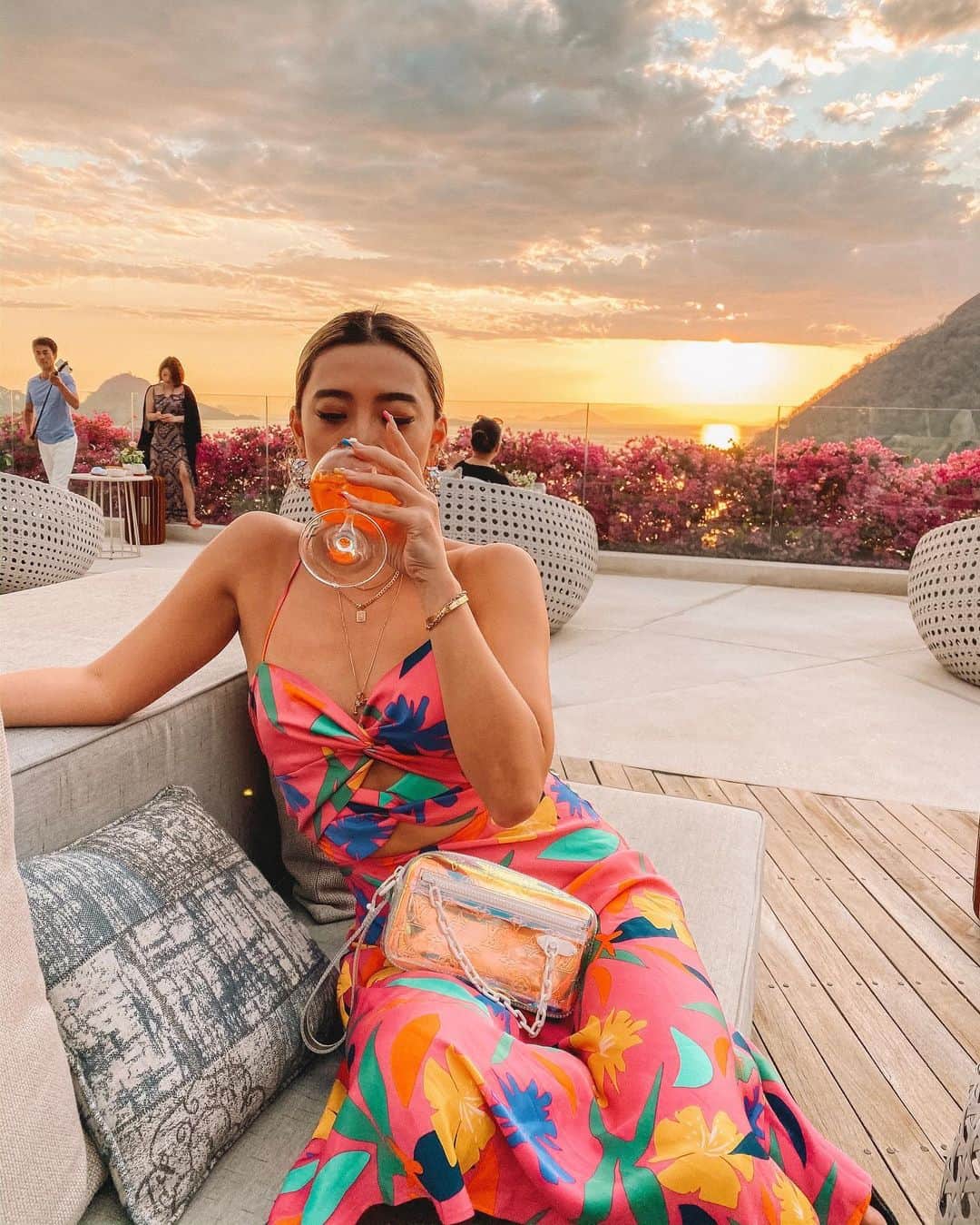 植野有砂さんのインスタグラム写真 - (植野有砂Instagram)「Beautiful sunset and favorite dress💓 wearing @lpa @revolve at the cocktail party🍸このドレスすごくお気に入り💓LPAのだよ！revolveで日本からも買えます😆🔥 #lpairl #revolveme」10月5日 12時31分 - alisaueno