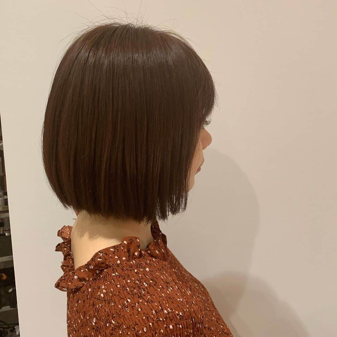 【北堀江・美容室 peaks hair】のインスタグラム：「ピンクブラウン #堀江#大阪美容室#大阪#北堀江#ボブ #美容室 #大阪カフェ#カフェ#cafe#ブリーチ #hairstyle#haircolor#女子力 #メイク#エステ#アレンジ#ミルクティーアッシュ  #美肌#ホワイトベージュ #ミルクティーベージュ  #color#デザイン#ハイライト #グラデーション#スタイリング #おしゃれ#おしゃれさんと繋がりたい」