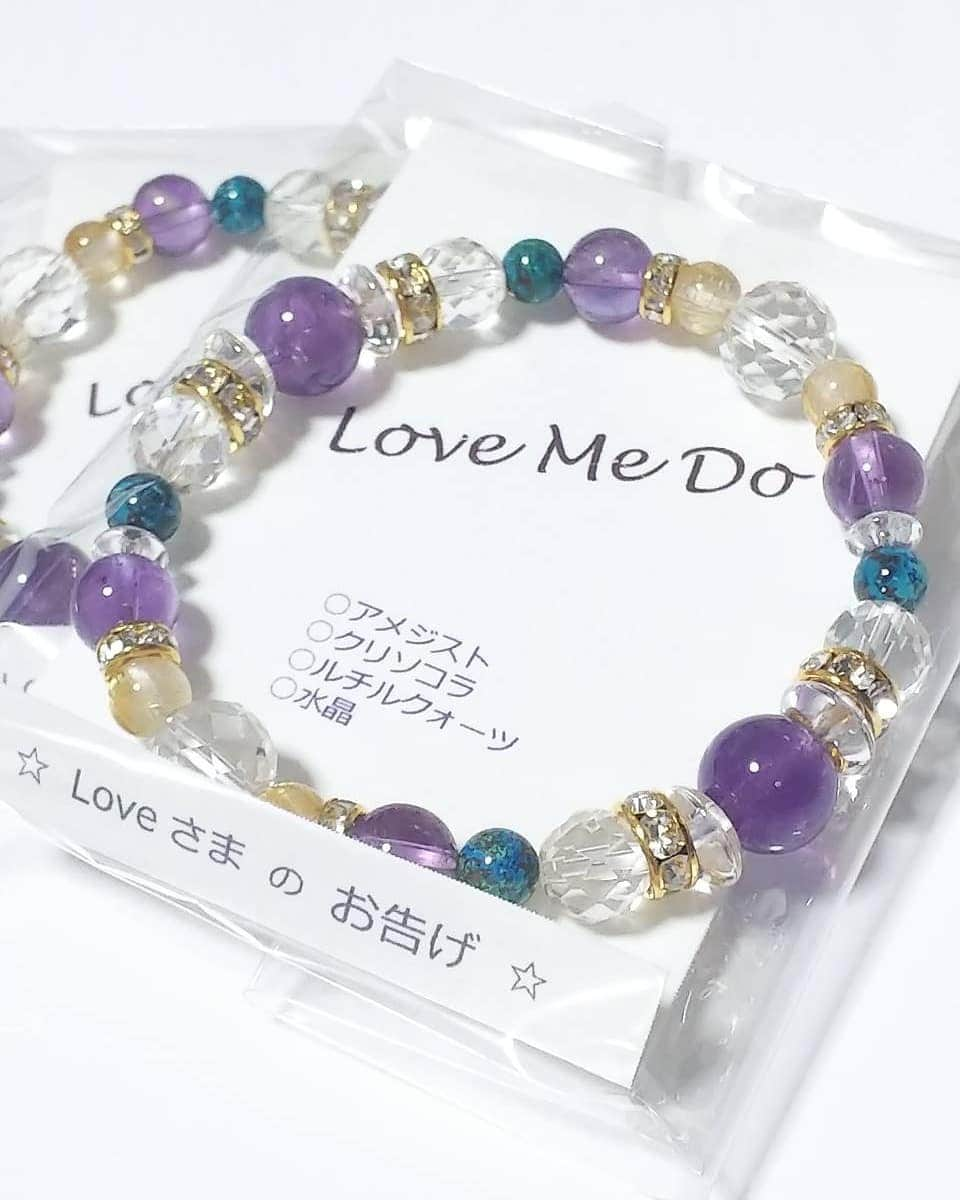 LOVE ME DOさんのインスタグラム写真 - (LOVE ME DOInstagram)「10月7日の占いトークライブ誕生記念祭と、10月11日の占いトークライブ生誕祭で、限定発売するパワーストーンブレスレットです。今回はアメジスト、クリソコーラ、水晶で作りました。 #アメジスト #クリソコーラ #パワーストーンブレスレット #LoveMeDoパワーストーン #ラブちゃんパワーストーン」10月5日 12時57分 - lovemedo_fortunteller