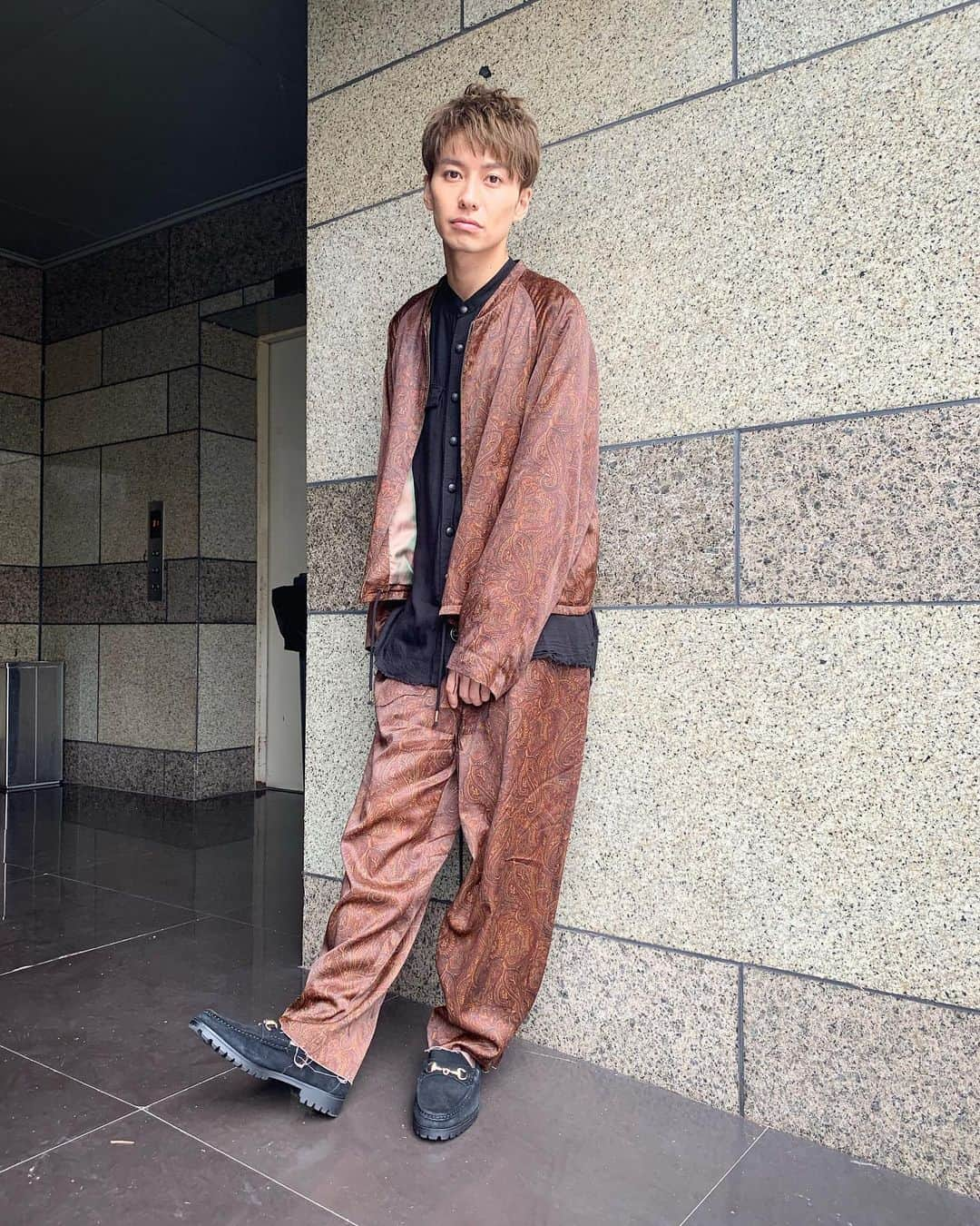 武田航平さんのインスタグラム写真 - (武田航平Instagram)「上海たのし♪ 反応がよき。 この服かわいいですな。  #仮面ライダービルド #仮面ライダーグリス #グリス全国ツアー #kamenrider  #maskedrider #hero #japaneseactor  #假面骑士创骑 #假面骑士格里斯 #假面骑士build #假面骑士 #samurai #上海 @monkeytime_jp」10月5日 13時24分 - kouhei_takeda.official