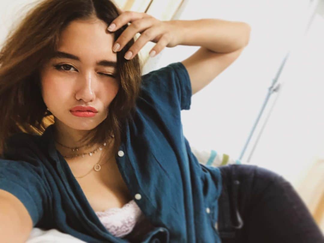 ベネット・マヤのインスタグラム：「I wish I woke up like this, but in reality it took me about 2 hours to get ready! 😅💋 #girlproblems #weekendvibes #girlpower #photooftheday #instagood」