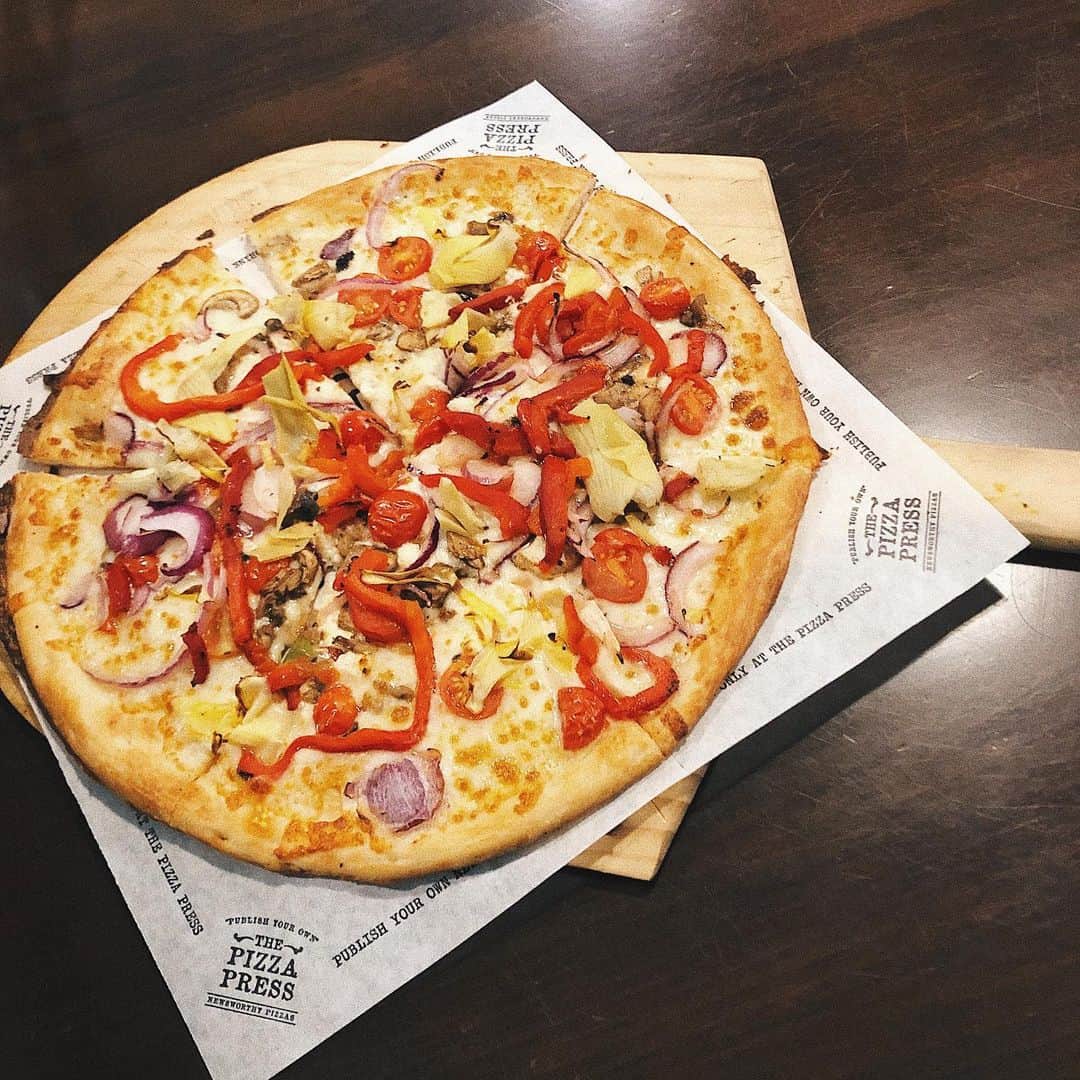 かほこ。さんのインスタグラム写真 - (かほこ。Instagram)「ㅤㅤㅤㅤㅤㅤㅤㅤㅤㅤㅤㅤㅤ ㅤㅤㅤㅤㅤㅤㅤㅤㅤㅤㅤㅤㅤ アメリカでピザばっか食べてた🍕 ㅤㅤㅤㅤㅤㅤㅤㅤㅤㅤㅤㅤㅤ #california #anaheim #pizza #disneylandcalifornia #thepizzapress #最後は関係ない写真だす」10月5日 13時38分 - xxokohakxx