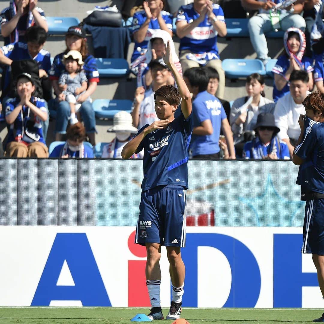 のインスタグラム：「🎉﻿ ﻿ 2019明治安田生命J1リーグ第28節vsジュビロ磐田、まもなくキックオフ🔥﻿ ﻿ #fmarinos #Jリーグ #ウォームアップ #扇原貴宏 #誕生日 #happybirthday」