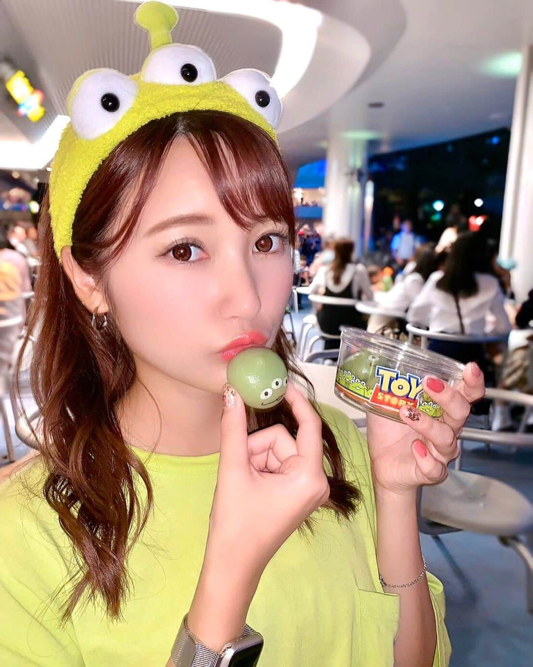 璃子さんのインスタグラム写真 - (璃子Instagram)「共食い💚 この間増税前に駆け込みでディズニー🏰✨ 友達とトイストーリーバウンドしたよ🥳  #tdl#disneyland#ディズニーランド#トイストーリー#バウンドコーデ#リトルグリーンメン#リトルグリーンまん」10月5日 14時08分 - ricopiiine