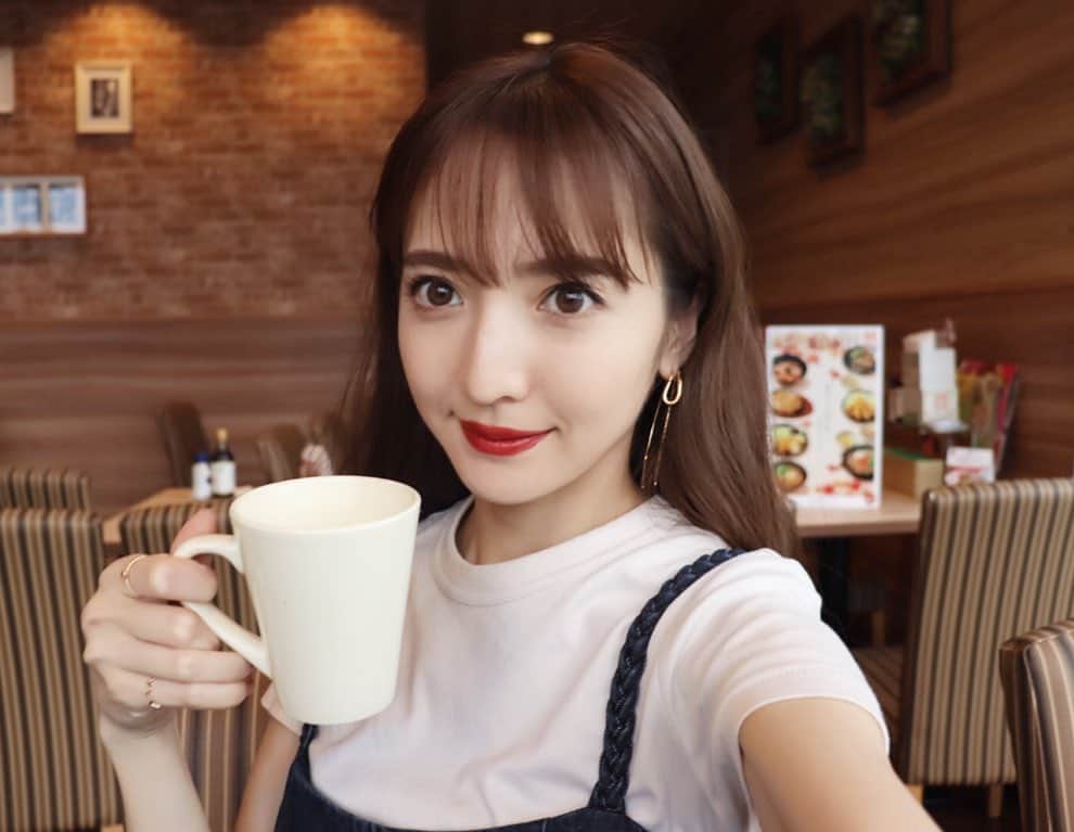 平木愛美のインスタグラム：「先日ガストを訪れて、modelpressさんの撮影をしてきました！そのときの記事が公開されています💫  撮影で色んなスイーツを頂いたのですが、すいーつのクオリティが高く、びっくり！とっても美味しくって幸せな時間でした！ 私は季節の、渋川栗とさつまいものサンデーがとくに好みでした🍠🍂🧡 10/16（水）までガストでスイーツをお得に食べられるキャンペーン「SWEETS SALE」が実施されているみたいですよ💞🧚‍♂️ . #ガスト #スイーツイーツ #SWEETSSALE #Sponsored」