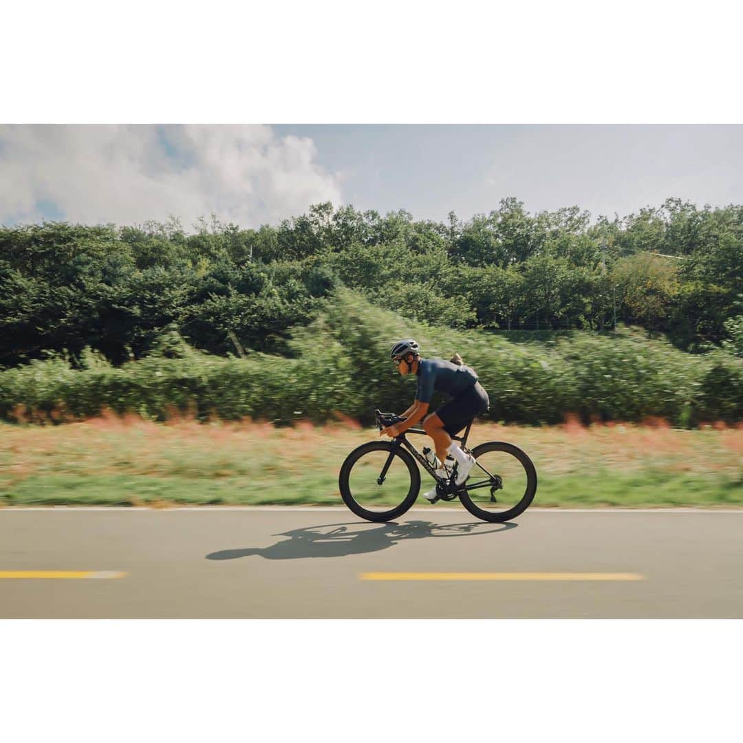 チン・テヒョンさんのインスタグラム写真 - (チン・テヒョンInstagram)「가을아 가지마 올해는 드라마 때문에 얼마 못탔어 @grit_jangjunwoo photo #roadbike #cycling #ride #로드바이크 #자전거 #라이딩」10月5日 14時28分 - taihyun_zin