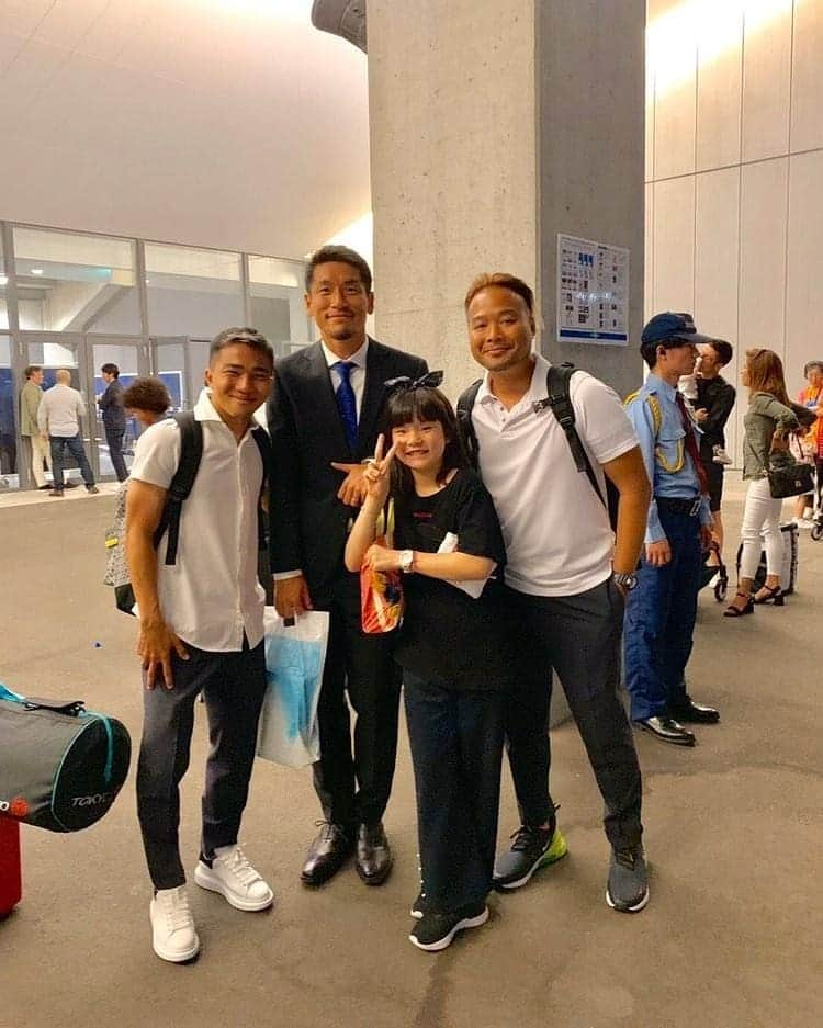 青山直晃のインスタグラム：「🔴⚫ Reunion! Miss you all 😭💕#TeamAo . 📷 Credit to @ao.8.h . #青山直晃 #AoyamaNaoaki #NaoakiAoyama #NA30#AO30 #อาโอยามะ #นาโออากิ #นาโออากิอาโอยามะ . #チャナティップ #JayChanathip . #ガンバ大阪 #GAMBAOSAKA #Jリーグ #JLeague . #ThaiLeague #Muangthong #MuangthongUnited #SCGMuangthong #SCGMuangthongUnited #MTUTD #เมืองทอง」