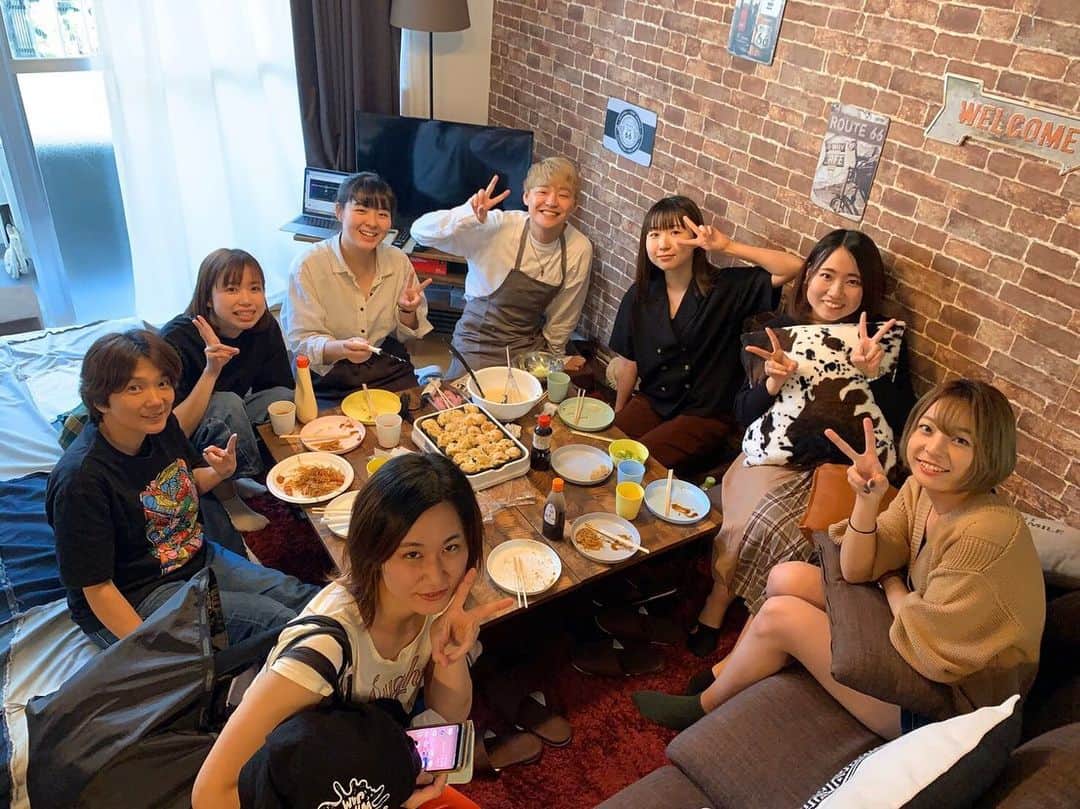 藤井達也のインスタグラム：「フジファンクラブ  ホムパ🏡  ありがとうございます😊  たこやき助けてくれてありがとう‼️ww  楽しかったなぁლ(=ↀωↀ=)ლ  またやろうね🌟  #インスタ #Instagram #instagood #artist #live #歌 #song #渋谷 #shibuya #ファッション #fashion #노래 #미소 #가수 #singer #話題 #イベント #event #笑顔 #smile #followme」