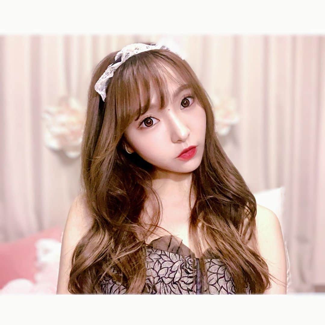 輝月あんりのインスタグラム：「这是关于万圣节的，所以今天是女仆风格🎃🦇🕸 もうすぐハロウィンだからメイド風でした。  今年は何を着ようかな🎀」