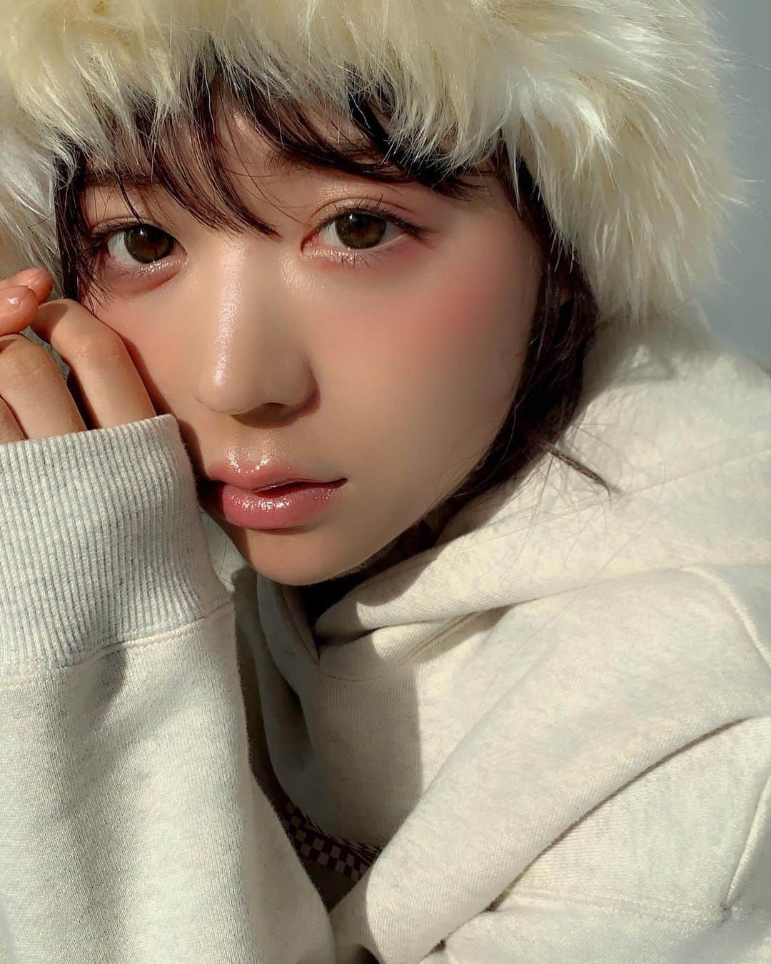 高橋有紀のインスタグラム：「きのうのLARMEの撮影可愛かった〜 みらいちゃん❤︎ #hairmake #osakana_yuki」