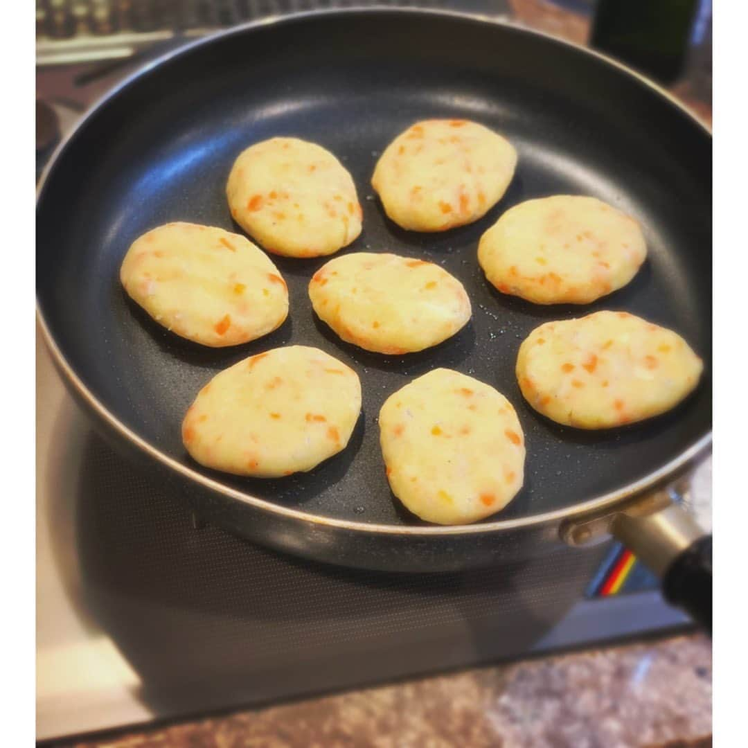 佐々木希さんのインスタグラム写真 - (佐々木希Instagram)「おやき🥔🥕🐟🧀 #希んちのごはん」10月5日 15時34分 - nozomisasaki_official