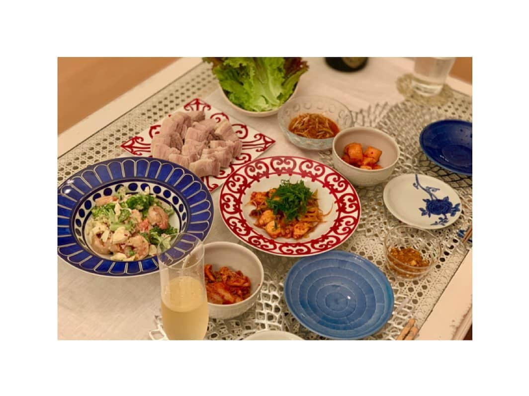 川村亜紀さんのインスタグラム写真 - (川村亜紀Instagram)「先日のお家ごはん🍴 ポッサムでタンパク質摂取。  #housedinner #housemade #homesweethome #koreanfood #koreanfoodlover  #한국요리사랑 #お家ごはん #お家ごはん好き #ホッとするよね  #韓国料理 #ポッサム #ブロッコリーと海老 #タルタルサラダ  #蛸のコチュジャン和え #キムチは #麻布第一物産  #ごちそうさまでした  #亜紀の食卓」10月5日 15時43分 - _aki1015_