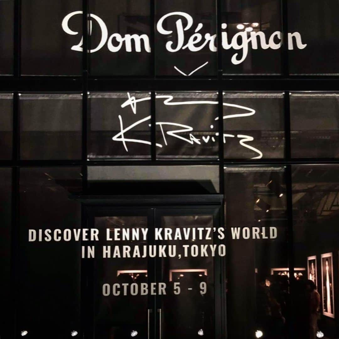 中川友里さんのインスタグラム写真 - (中川友里Instagram)「LENNY KRAVITZ × Dom Pérignon photo exhibition ドンペリニヨンのアンバサダーを務める #レニークラビッツ とドンペリニヨン🍾の特別展のreceptionに招待いただきました☺️🤭❤️🌹🍾 レニーの写真 モノトーンで味があるし 写真に写る中田英寿さんやアレキサンダーワンも、みんなでシャンパン🥂を飲みながら楽しんでる温度感が伝わってくる☺️☺️❤️ 写真展は〜9日まで原宿駅前のJING で見れます🙆‍♀️❤️🍾 @motoharumiwa くんお誘いありがとう☺️☺️❤️ #domperignon #champagne #lennykravitz」10月5日 15時44分 - darayunya