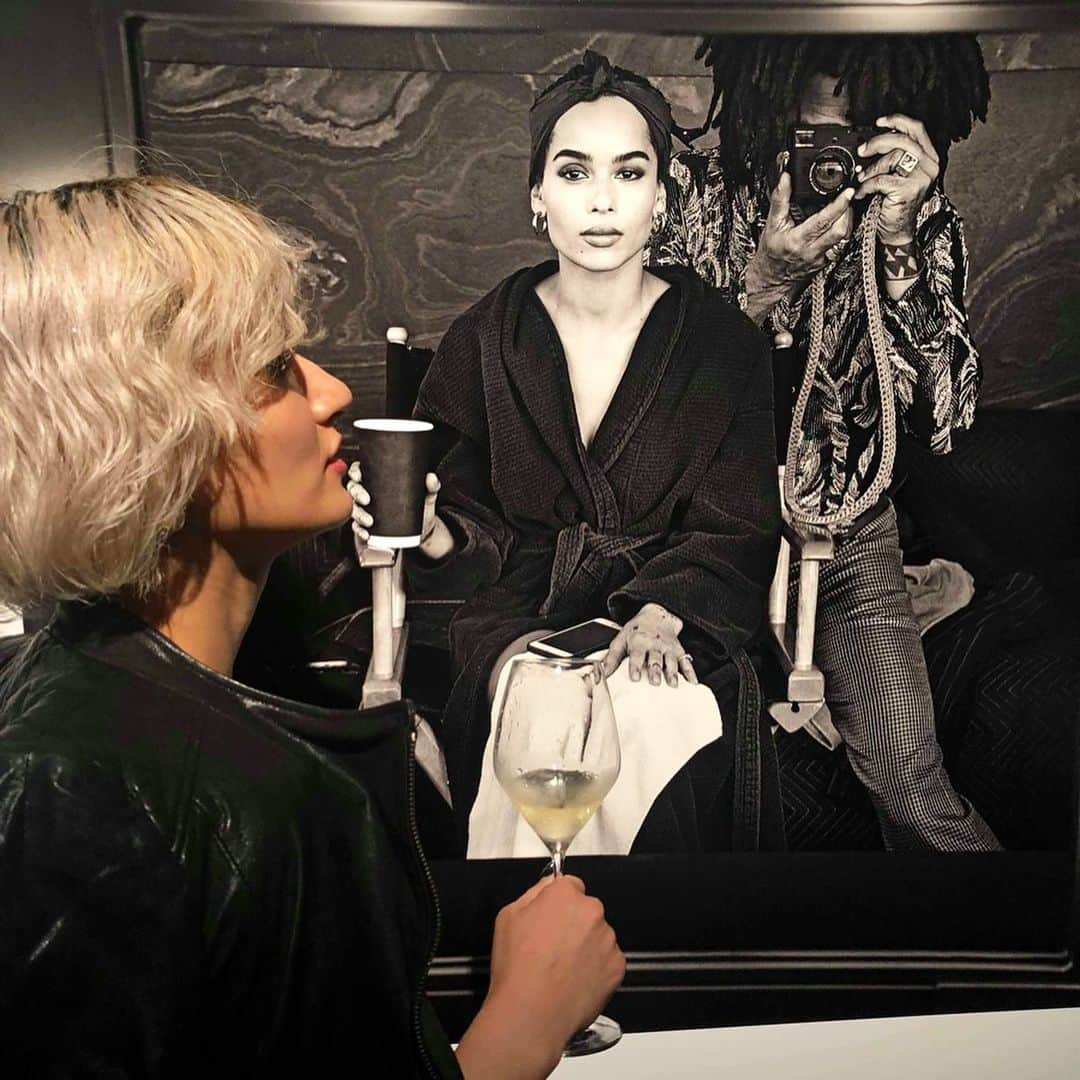 中川友里さんのインスタグラム写真 - (中川友里Instagram)「LENNY KRAVITZ × Dom Pérignon photo exhibition ドンペリニヨンのアンバサダーを務める #レニークラビッツ とドンペリニヨン🍾の特別展のreceptionに招待いただきました☺️🤭❤️🌹🍾 レニーの写真 モノトーンで味があるし 写真に写る中田英寿さんやアレキサンダーワンも、みんなでシャンパン🥂を飲みながら楽しんでる温度感が伝わってくる☺️☺️❤️ 写真展は〜9日まで原宿駅前のJING で見れます🙆‍♀️❤️🍾 @motoharumiwa くんお誘いありがとう☺️☺️❤️ #domperignon #champagne #lennykravitz」10月5日 15時44分 - darayunya