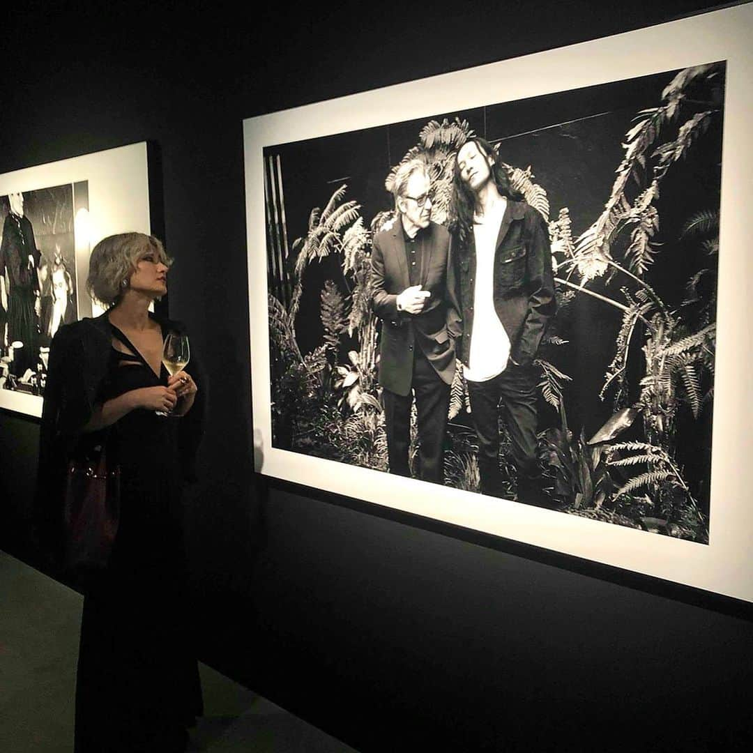 中川友里さんのインスタグラム写真 - (中川友里Instagram)「LENNY KRAVITZ × Dom Pérignon photo exhibition ドンペリニヨンのアンバサダーを務める #レニークラビッツ とドンペリニヨン🍾の特別展のreceptionに招待いただきました☺️🤭❤️🌹🍾 レニーの写真 モノトーンで味があるし 写真に写る中田英寿さんやアレキサンダーワンも、みんなでシャンパン🥂を飲みながら楽しんでる温度感が伝わってくる☺️☺️❤️ 写真展は〜9日まで原宿駅前のJING で見れます🙆‍♀️❤️🍾 @motoharumiwa くんお誘いありがとう☺️☺️❤️ #domperignon #champagne #lennykravitz」10月5日 15時44分 - darayunya