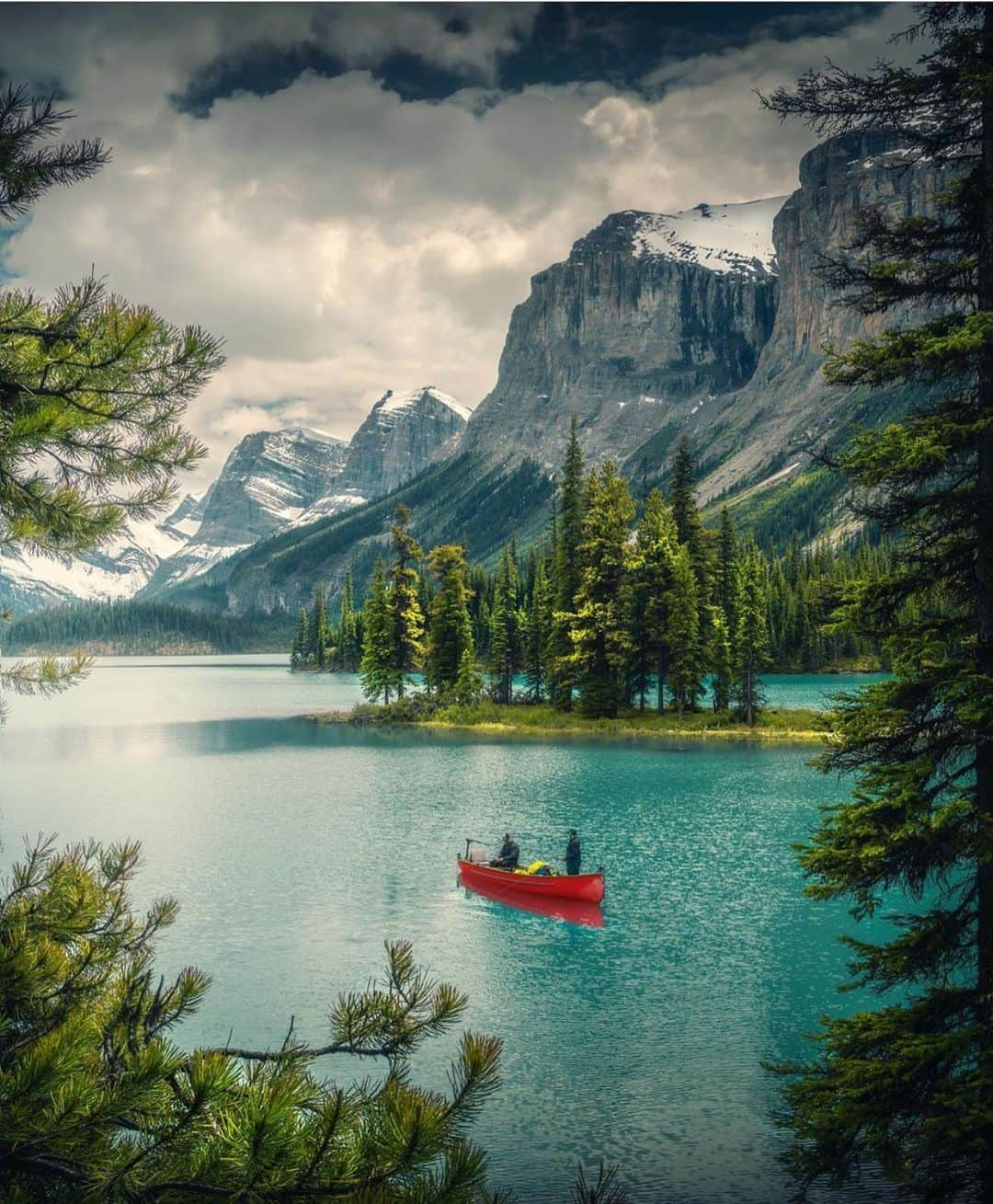 Wonderful Placesさんのインスタグラム写真 - (Wonderful PlacesInstagram)「Spirit Island - Jasper National Park ✨❤️❤️❤️✨ . Picture by ✨✨@merveceranphoto✨✨ #wonderful_places for a feature ❤️」10月5日 15時46分 - wonderful_places