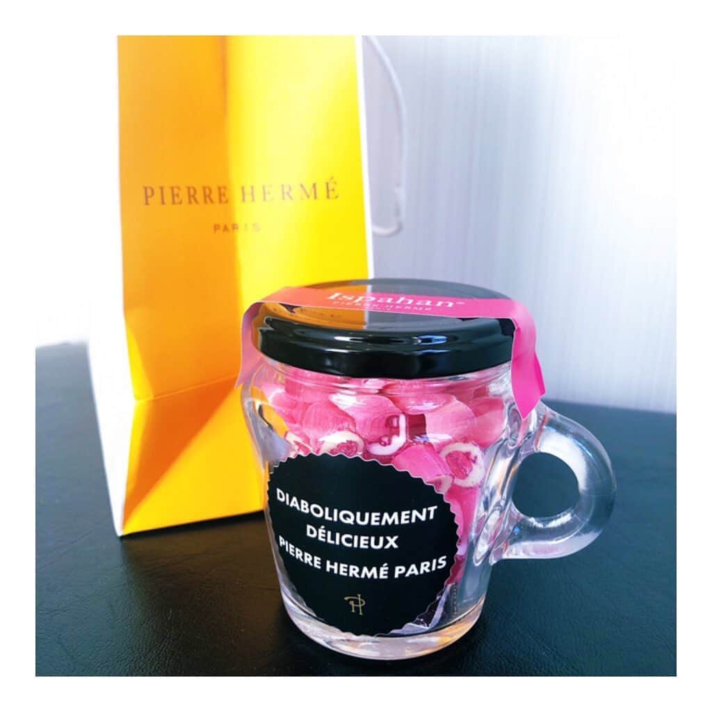 吉沢明歩さんのインスタグラム写真 - (吉沢明歩Instagram)「かわいいキャンディいただいたよー🍬🍬💕 #ピエールエルメパリ#キャンディ#お菓子#おやつにいただきます😋#土曜もたまにクリニックday#予約制#webから予約できます#次回は9日(水)#御予約承り中#よろしくね💕」10月5日 15時59分 - akiho__yoshi