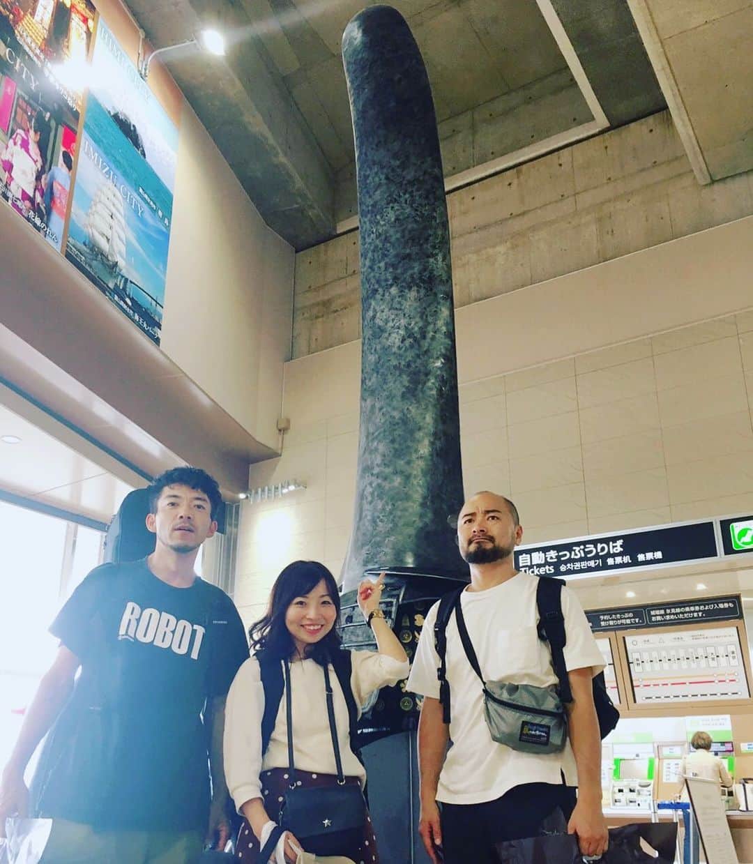 森慎太郎のインスタグラム：「大きなイチモツ、見つけたかも❗️ #新高岡駅 #大兜 #石出奈々子」