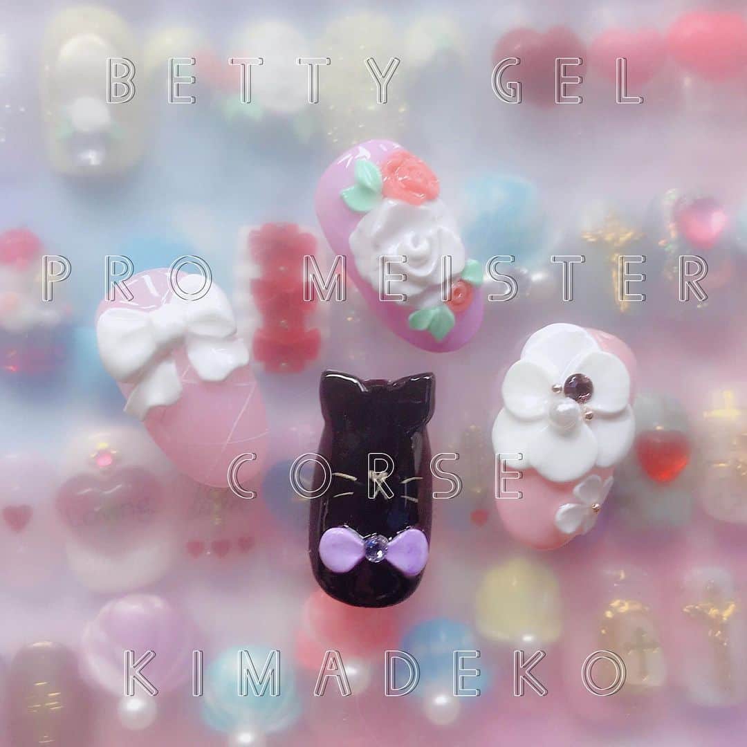 なかやまちえこのインスタグラム：「2019.10.03 Betty gel Pro Meister ♡ご受講頂きありがとうございます😊🙏❤️何度もお会いする事で、技術の成長が見れてとても楽しいです😳😳😳💕あと！寝そべりくまさんモールドかわいく使ってくれて嬉しいです😭🙏お写真撮らせていただきました！♡⠀ #nail #nails #nailart #ネイル #美甲 #ネイルアート  #clou #nagel #ongle #ongles #unghia #japanesenailart #manucure #네일 #젤네일 #네일아트 #네일리스트 #japanesenails #manicurist #gelnails #أظافر #なかやまセミナー #なかやま仕事 @bettygel @candypocketgotanda @candypocketgotanda」