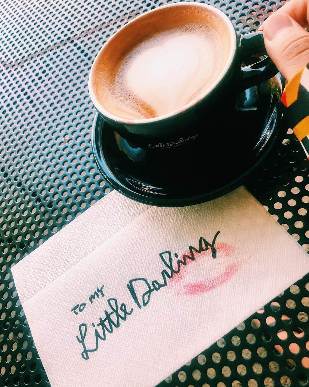 愛菜さんのインスタグラム写真 - (愛菜Instagram)「OFF☕️💋 . . #coffee #kiss #chill」10月5日 16時58分 - ainaaa0622