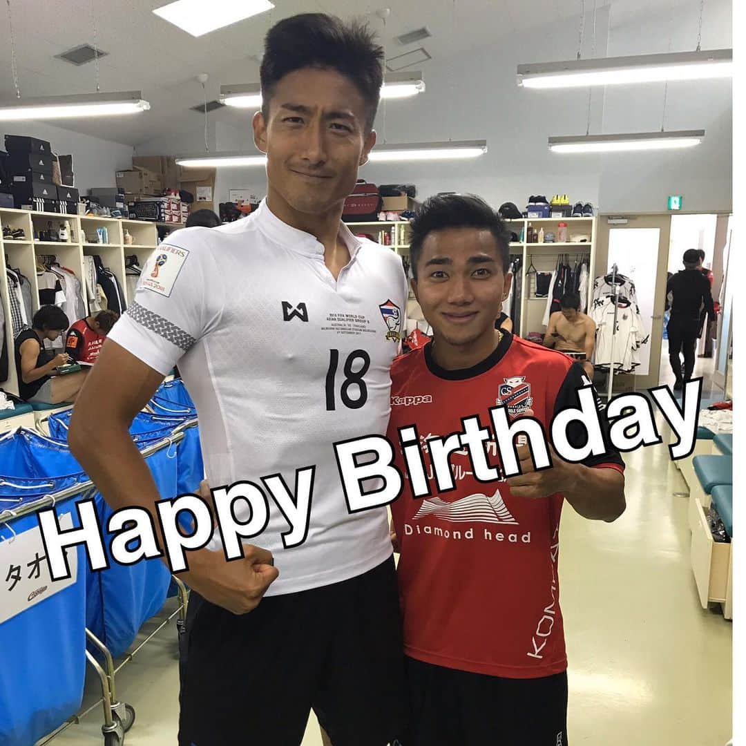 都倉賢のインスタグラム：「Happy Birthday 🎉🎊🎁 ฉันโชคดีเหลือเกินที่มีคุณเป็นเพื่อน👍  I’m so lucky to have you as a friend! Have a good one!!!」