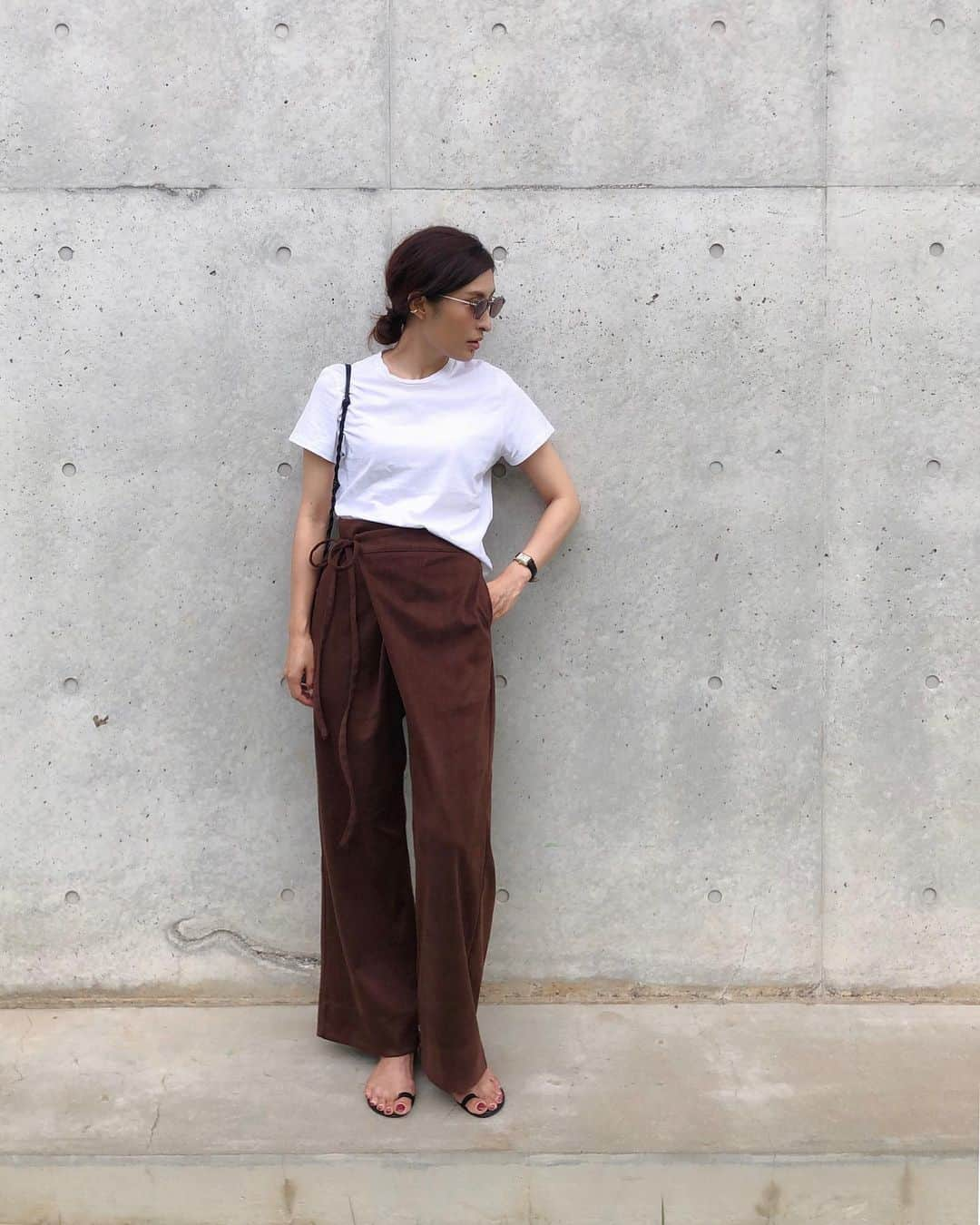 Ayaさんのインスタグラム写真 - (AyaInstagram)「#outfitoftoday . 夏も愛用したカシュクールパンツはスエードのようなジャージー素材の今年らしいブラウンに . ウエストリボンを長くたらすのがお気に入り . knit ＠elendeek  pants ＠reedit＿official .  #カシュクールパンツ  #リエディ #リエディスタ  #reedit #サスティナブル #大人シンプル」10月5日 16時59分 - aya_green1010