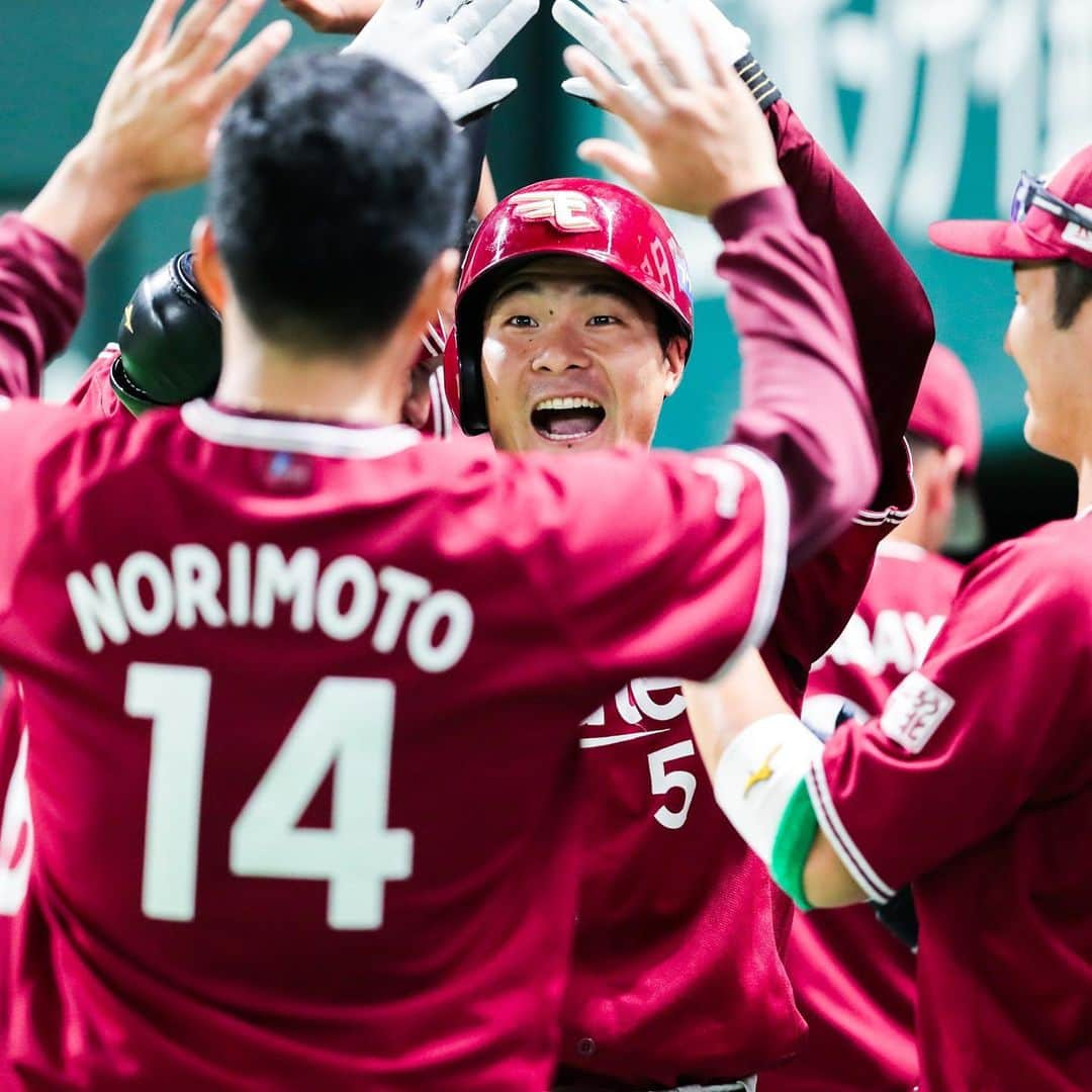 東北楽天ゴールデンイーグルスさんのインスタグラム写真 - (東北楽天ゴールデンイーグルスInstagram)「⚾️ ⚾️H 3-5 E⚾️ ファーストステージ初戦を逆転勝利‼️‼️ 則本選手が6回5安打3失点9奪三振のナイスピッチング👍🏼 決勝打は同点の7回に茂木選手が勝ち越しソロ😭 浅村選手は2本のホームランを含む3安打3打点🔥 3回のオコエ選手のホームランも価値ある一打に💪🏼 終盤は宋選手、森原選手、松井選手の無失点リレー💯 #rakuteneagles #日本一の東北へ #クライマックスシリーズ  #平石洋介監督  #則本昂大  #茂木栄五郎 #浅村栄斗 #オコエ瑠偉」10月5日 17時01分 - rakuten_eagles