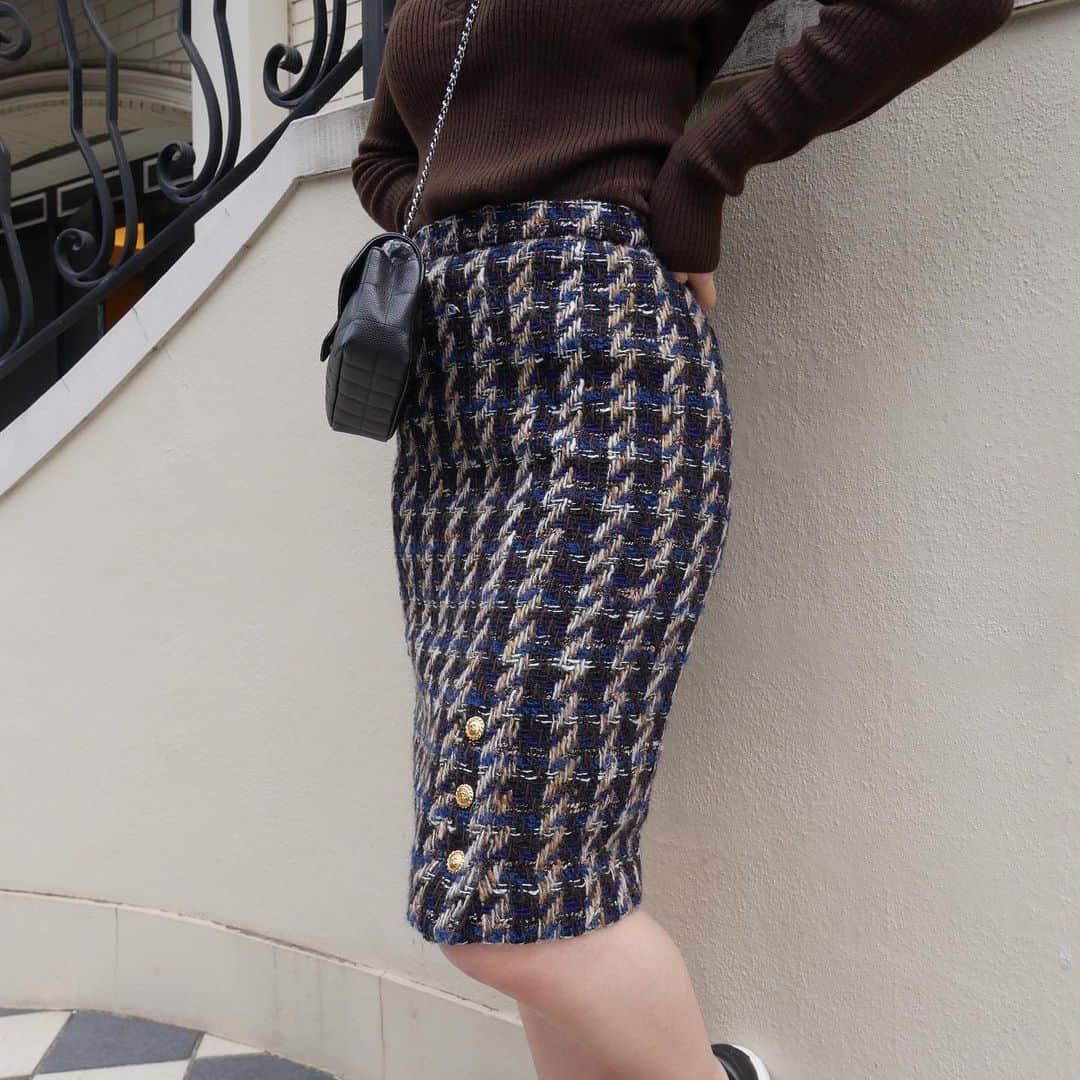 Vintage Brand Boutique AMOREさんのインスタグラム写真 - (Vintage Brand Boutique AMOREInstagram)「Vintage Chanel wool tweed skirt in size 36 ▶︎Free Shipping Worldwide✈️ ≫≫≫ DM for more information 📩 info@amorevintagetokyo.com #AMOREvintage #AMORETOKYO #tokyo #Omotesando #Aoyama #harajuku #vintage #vintageshop #ヴィンテージ #ヴィンテージショップ #アモーレ #アモーレトーキョー #表参道 #青山 #原宿#東京 #chanel #chanelvintage #vintagechanel #ヴィンテージ #シャネル #ヴィンテージシャネル #amorewardrobe #アモーレワードローブ」10月5日 17時02分 - amore_tokyo