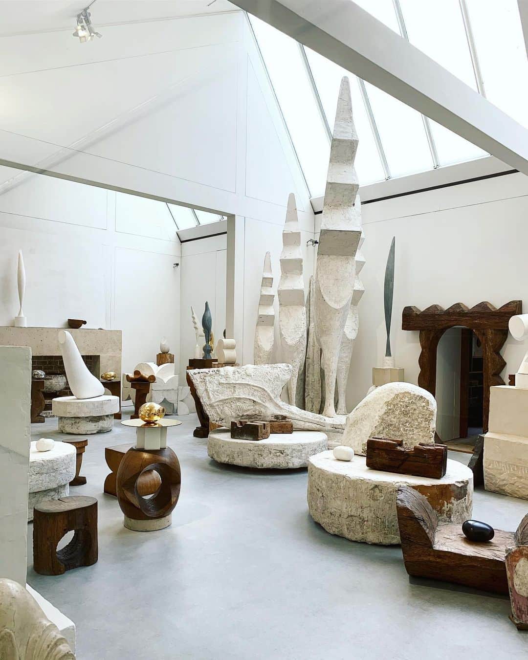 のインスタグラム：「アポの合間に  #AtelierBrancusi #france #paris #🇫🇷 #絶対行きたかったトコ」