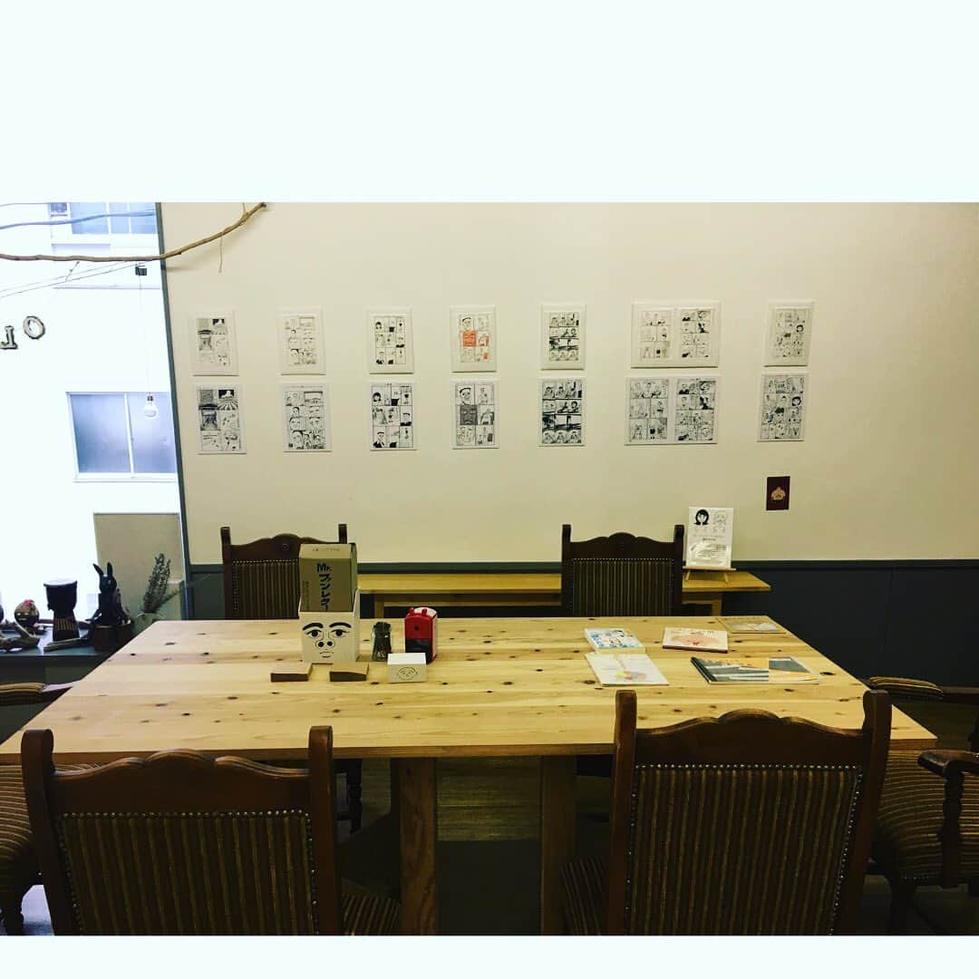 藤岡拓太郎さんのインスタグラム写真 - (藤岡拓太郎Instagram)「徳島展、4日目！ . 徳島展の会場のOLUYOは、元チャットモンチーの福岡晃子さんのお店です。 昨年描かせてもらった漫画「チャットモンチーがとまらない」のパネルと原画も展示してます。 . 『たぷの里』と『夏がとまらない』の原画、未公開たぷ、巨大絵本、拓太郎の高校時代の絵本、たぷの里制作ノート、拓太郎おすすめ絵本コーナー、グッズ販売、などなどなど . 大阪から徳島へは、梅田orなんばから高速バスで2時間半たらず。7日前までに予約すると2900円くらいで行けます！ バスは徳島駅に到着して、OLUYOへは歩いて10分。 . 「徳島にたぷの里がOLUYO!～藤岡拓太郎原画展～」 10/2～10/14（10/8は休み） 12:00-18:00 入場無料 会場：OLUYO（オルヨ） . #徳島にたぷの里がOLUYO #徳島駅から徒歩10分 #たぷの里 #OLUYO」10月5日 17時12分 - takutaro5