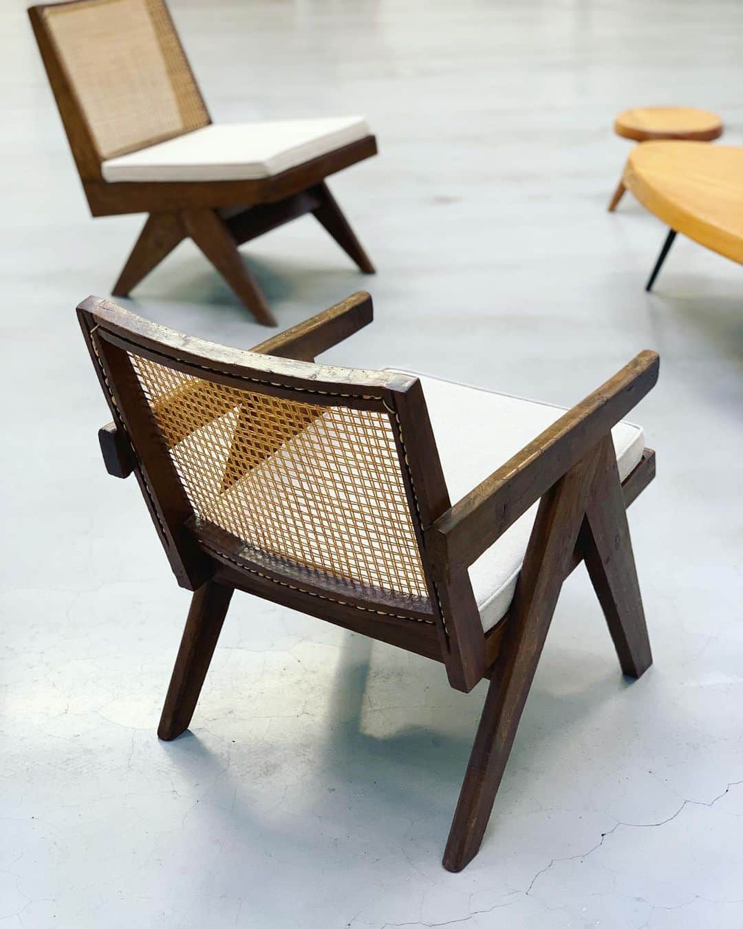 のインスタグラム：「アポの合間に  #patrickseguin #patrickseguingallery #JeanProuvé #CharlottePerriand #PierreJeanneret #LeCorbusier #JeanRoyère #france #paris #大雨の中だったけど #本当に行けて良かった  #また行きたい」