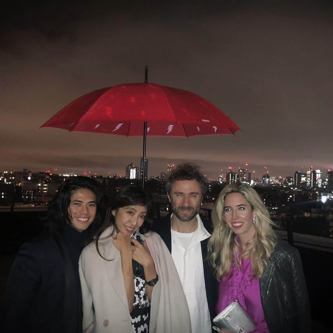 稲木ジョージのインスタグラム：「London’s weather was bipolar but I had a great time! Nice to meet you @officialheatherwickstudio Can’t wait to see the google building in London!」
