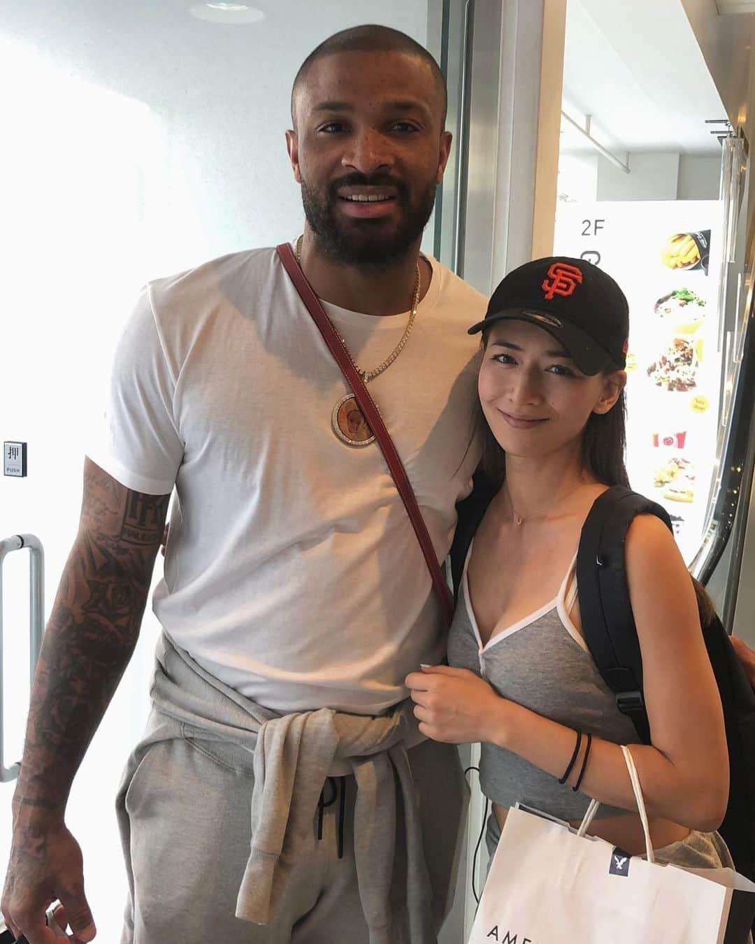 宮河マヤさんのインスタグラム写真 - (宮河マヤInstagram)「Hi @pjtucker 👋🏀Hope you're enjoying Tokyo:) #街中でバッタリ #PJtucker #Thankyou #NBA #preseason」10月5日 17時42分 - maya_m0901