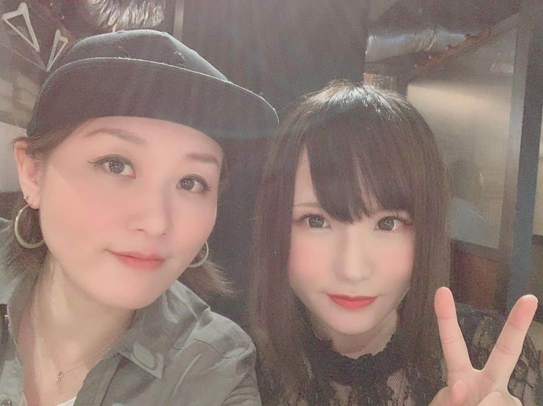 祐澄しゅんのインスタグラム：「こちらにも記録！ この間若いお友達とご飯行った〜 主婦友ゆいちゃん笑笑 野菜巻きのお店に！めっちゃ美味しかった😆✨(しゅんちゃんのバイト先w) 大学から戻ってこれから2レッスン！頑張るぞぃ！ #大阪 #野菜巻き串 #主婦友 #たのしいしおいしい #祐澄しゅん」