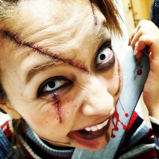 吉川ちかさんのインスタグラム写真 - (吉川ちかInstagram)「今年の本気ハロウィン どうしようかしら😂💓笑 過去の載せてみたよん!! . 毎年本気でやってて 自己満足で楽しんでる🤣🤚笑 . わたし的には青鬼がしたい。笑 (ベースが青鬼に似てるから) . 可愛い系のコスプレも好きだけど やっぱりやるなら 可愛い通り越してガチが好きだな😜💕 . #ハロウィン#今年は#何にしよう#ハロウィン仮装 #ハロウィンコスプレ #仮装#チャッキー#エルム街の悪夢#ハロウィン🎃 #恐怖#ホラー」10月5日 17時47分 - yoshikawachika_1116