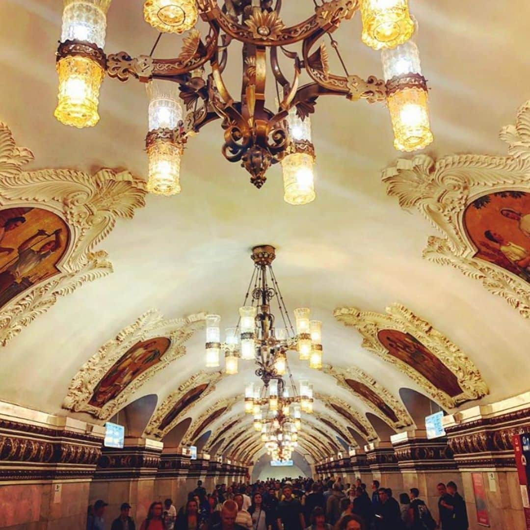 ベネディクト・ヘーヴェデスのインスタグラム：「Underground Metro Art. #beautiful #metromuseum #metromoskva 🚇」