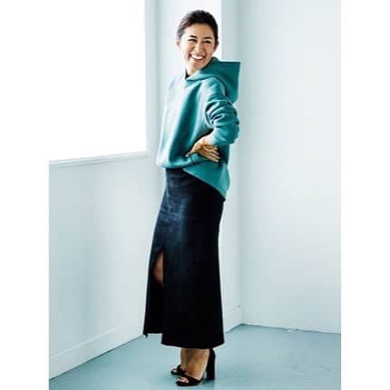 PLST（プラステ）さんのインスタグラム写真 - (PLST（プラステ）Instagram)「ゆったりシルエットに、大きめで立体感のあるフードの新作パーカ。ロング丈スカートで、こなれ感のあるカジュアルスタイルに。﻿ ﻿ ◇ ダブルジャージーパーカ﻿ 129401106 ¥6,990+税﻿ ﻿ ※その他は大草さんの私物です。﻿ ﻿ Model&Styling ﻿ @naokookusa @naokookusa_styling ﻿ ﻿ #plst #プラステ #大草直子 #ママファッション #ママコーデ #カジュアルコーデ #パーカー #今日のコーデ #ファッション」10月5日 18時19分 - plst_official